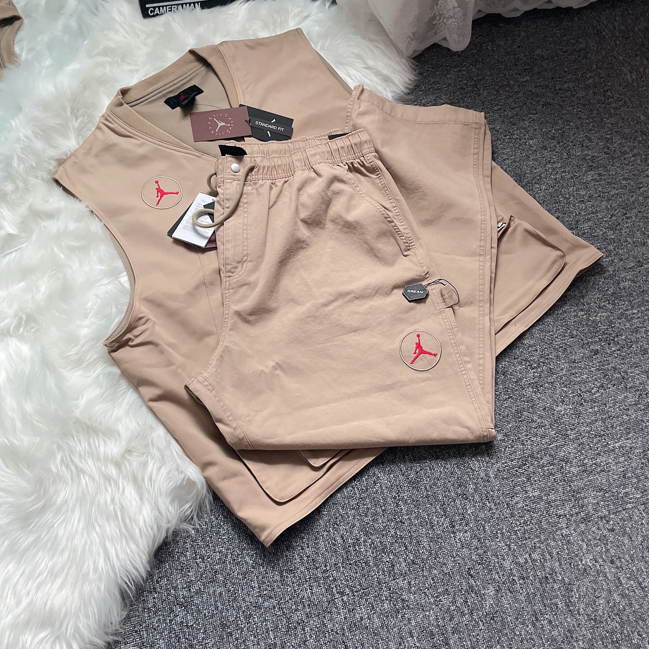 Jordan x Travis Scott Canvas Pants - US/EU, Jordan x Travis Scott Utility Vest - US/EU 착용 스타일 - 1