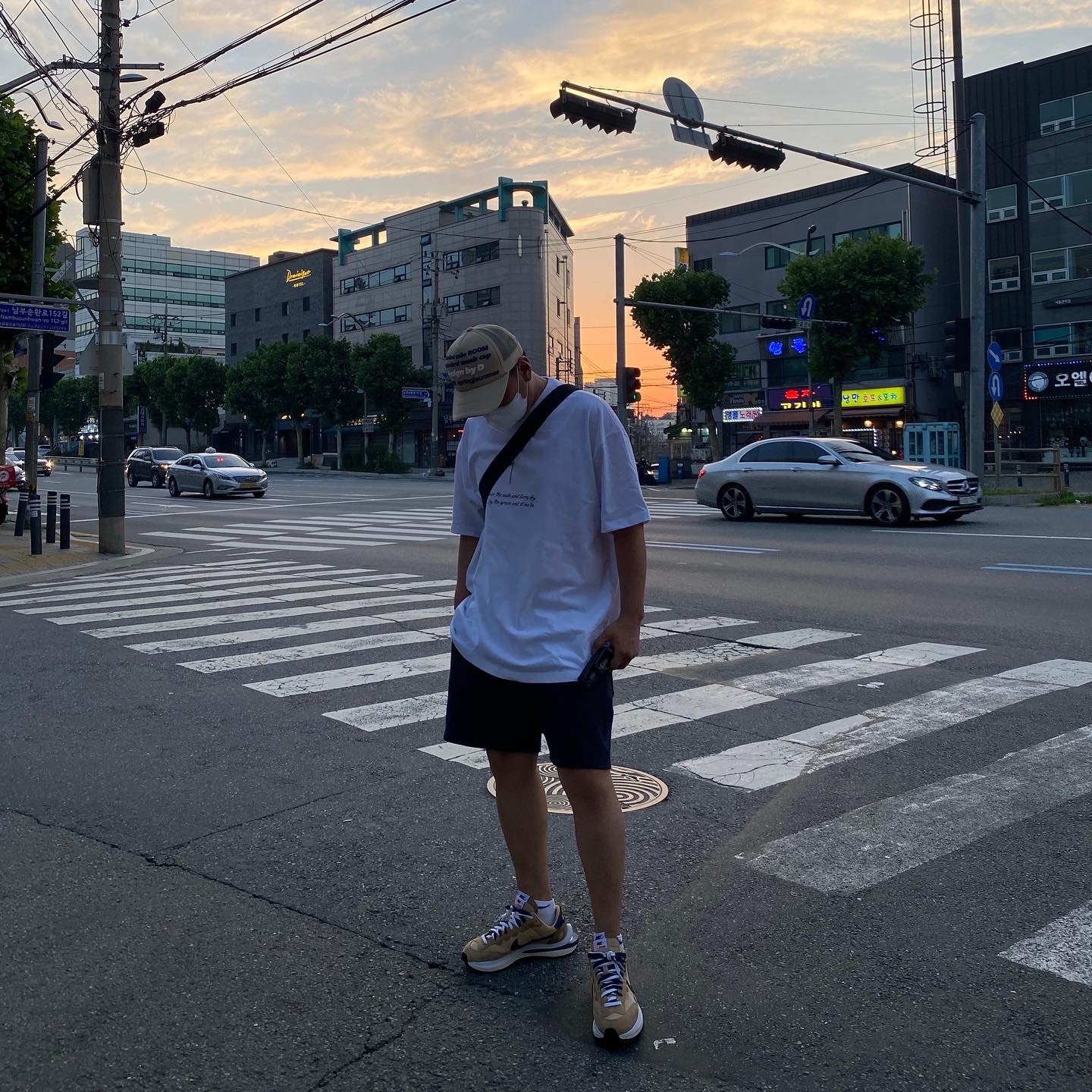 Nike x Sacai VaporWaffle Sesame and Blue Void 착용 스타일 - 1