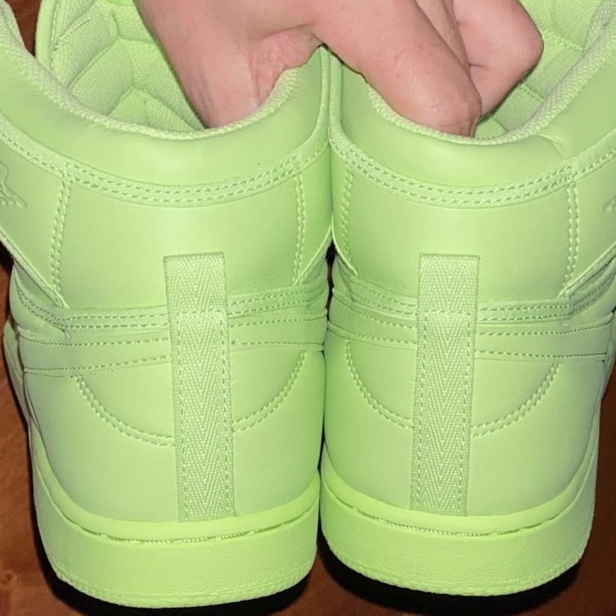 (W) Jordan 1 x Billie Eilish KO SP Lime Green 착용 스타일 - 4