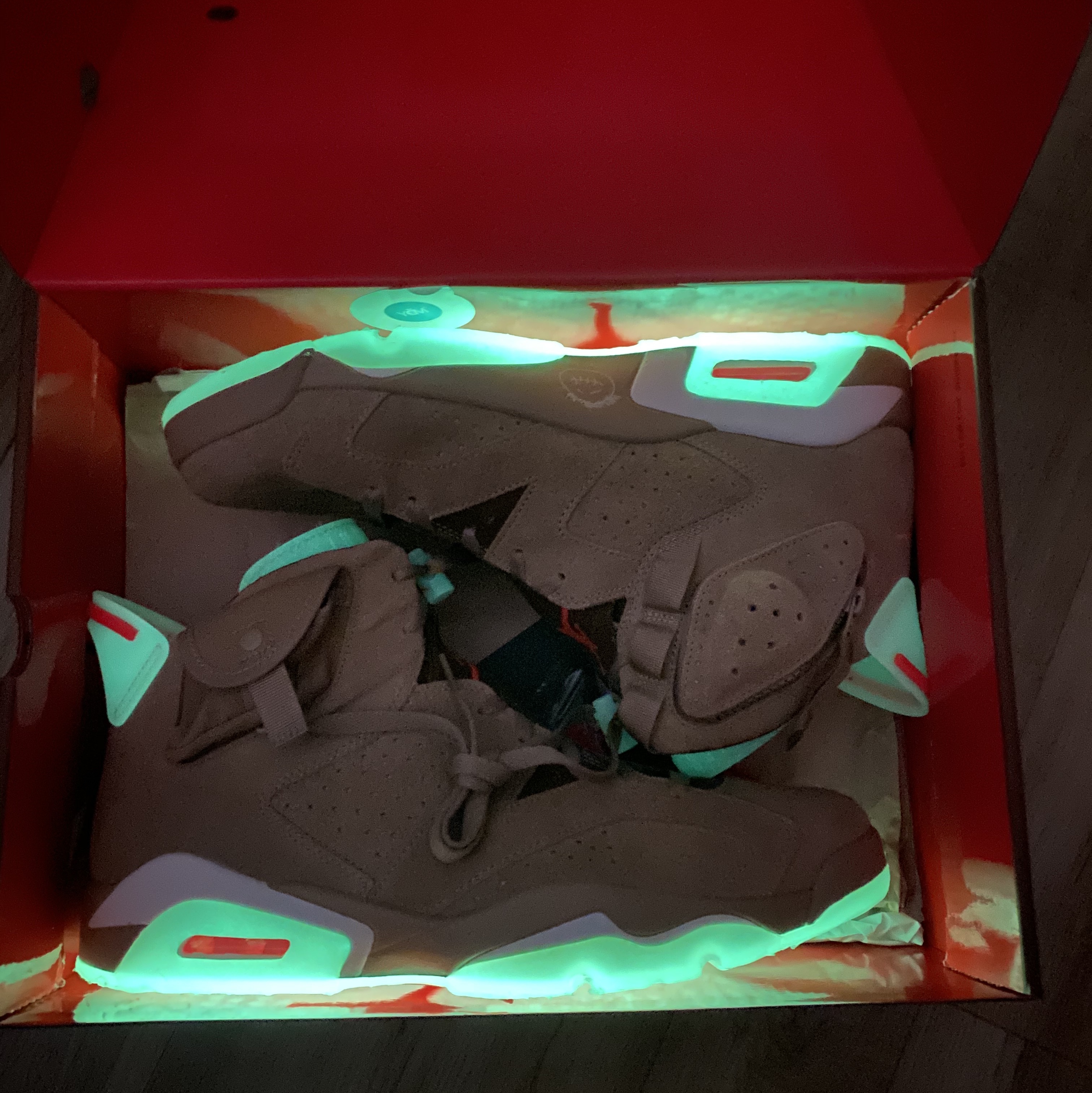 Jordan 6 x Travis Scott Retro SP British Khaki 착용 스타일 - 5