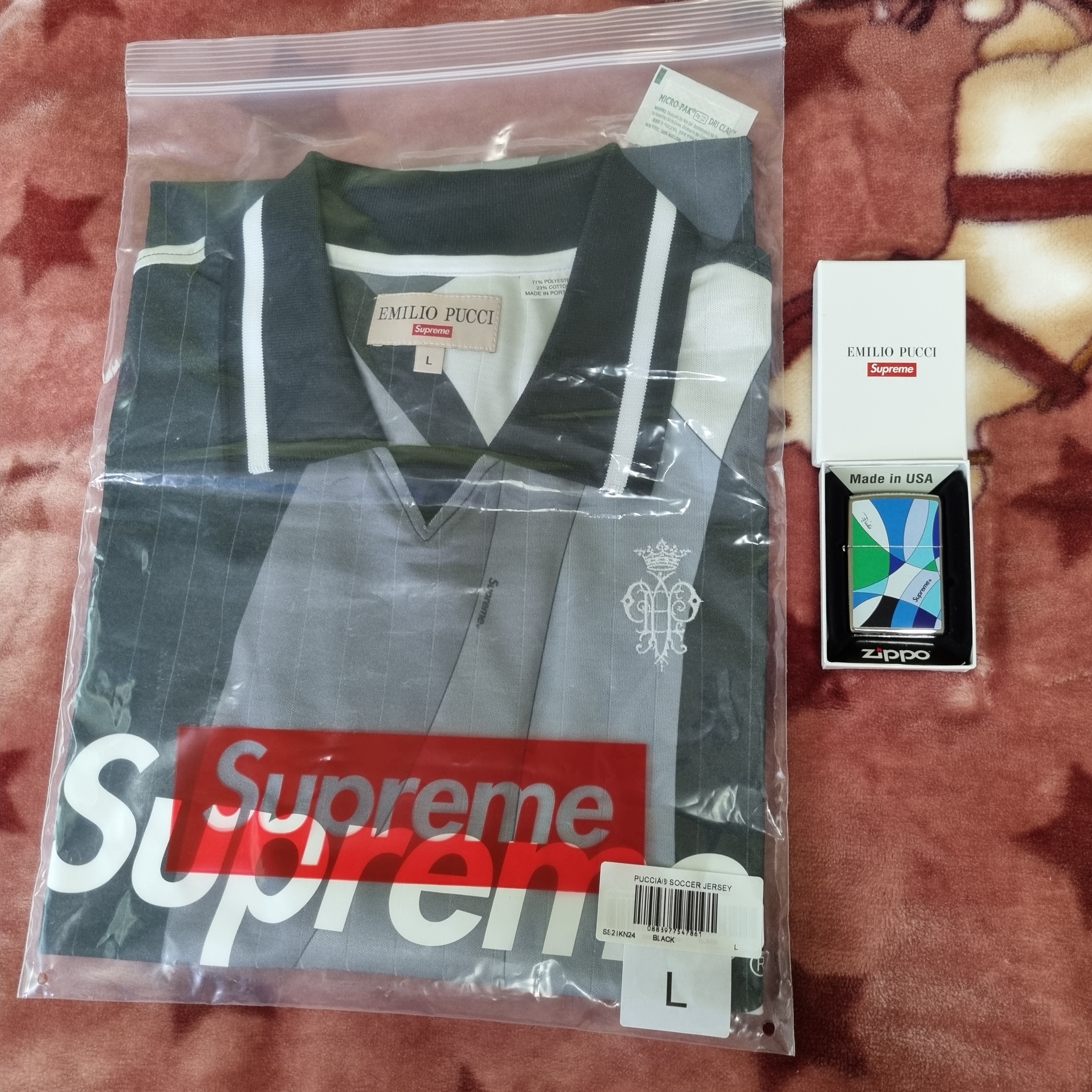 Supreme x Emilio Pucci Soccer Jersey Black - 21SS, Supreme x Emilio Pucci Zippo Blue - 21SS 착용 스타일