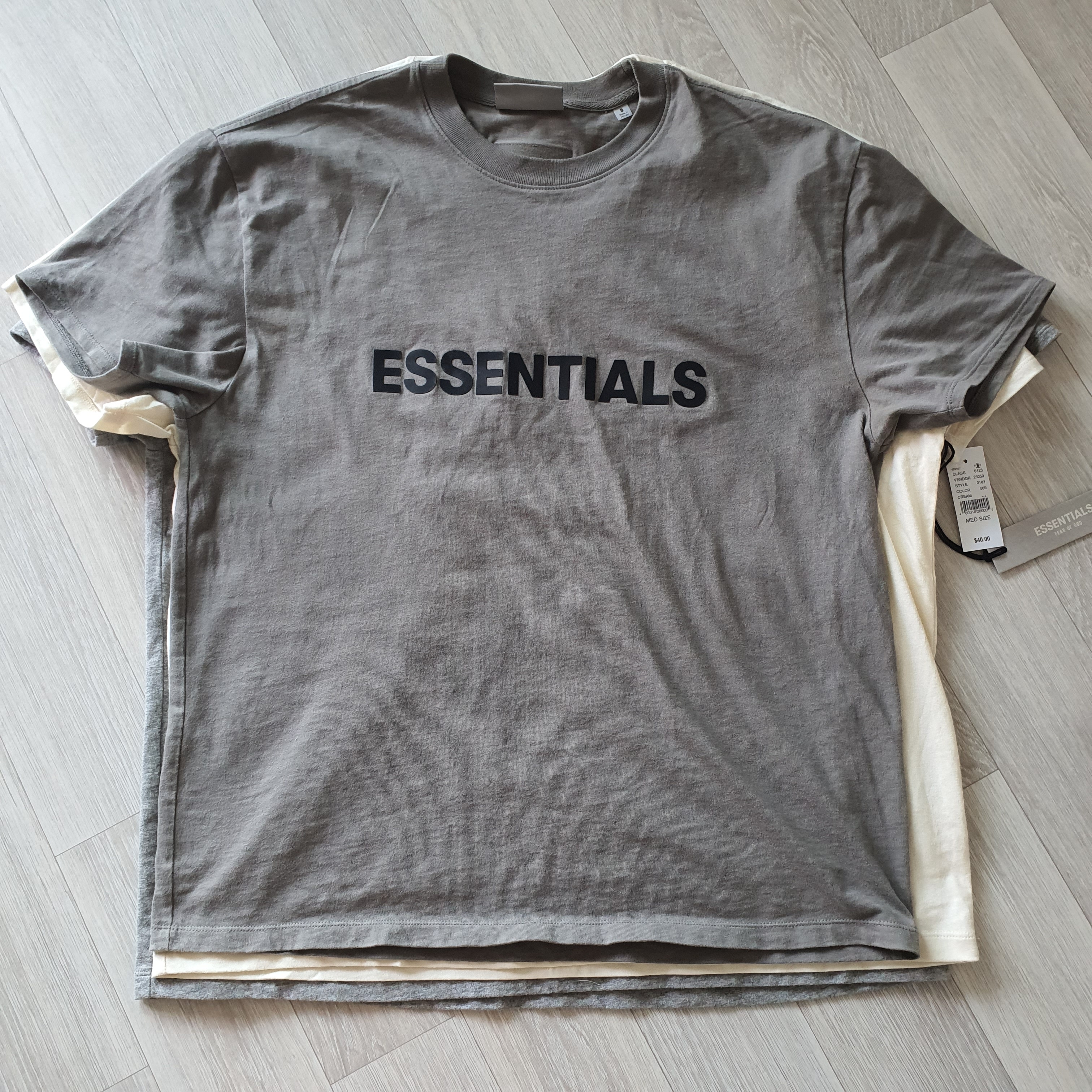 Essentials 3D Silicon Applique Boxy T-Shirt Cement - 20FW, Essentials T-Shirt Heather Oatmeal - 21SS 착용 스타일