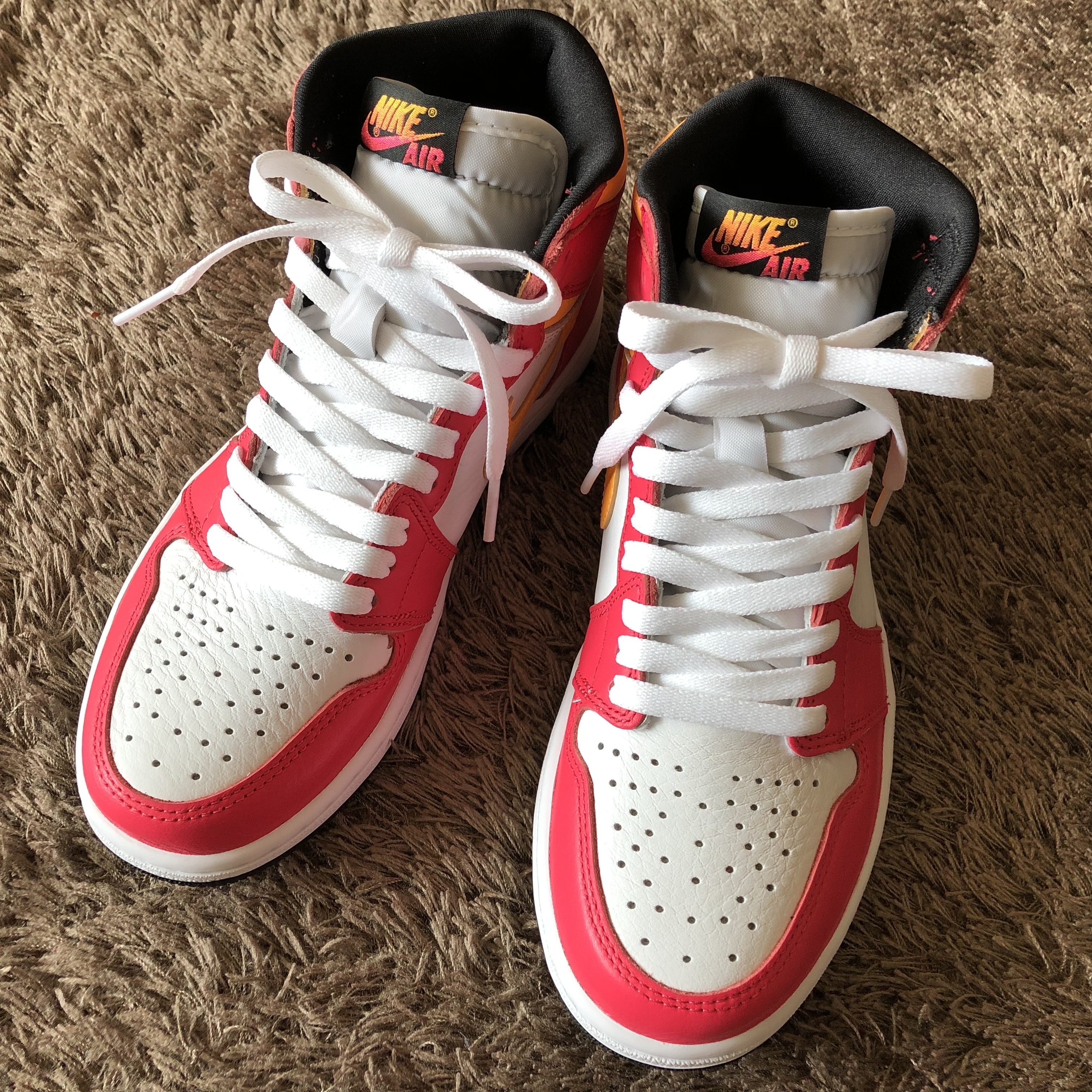 Jordan 1 Retro High OG Light Fusion Red 착용 스타일 - 4