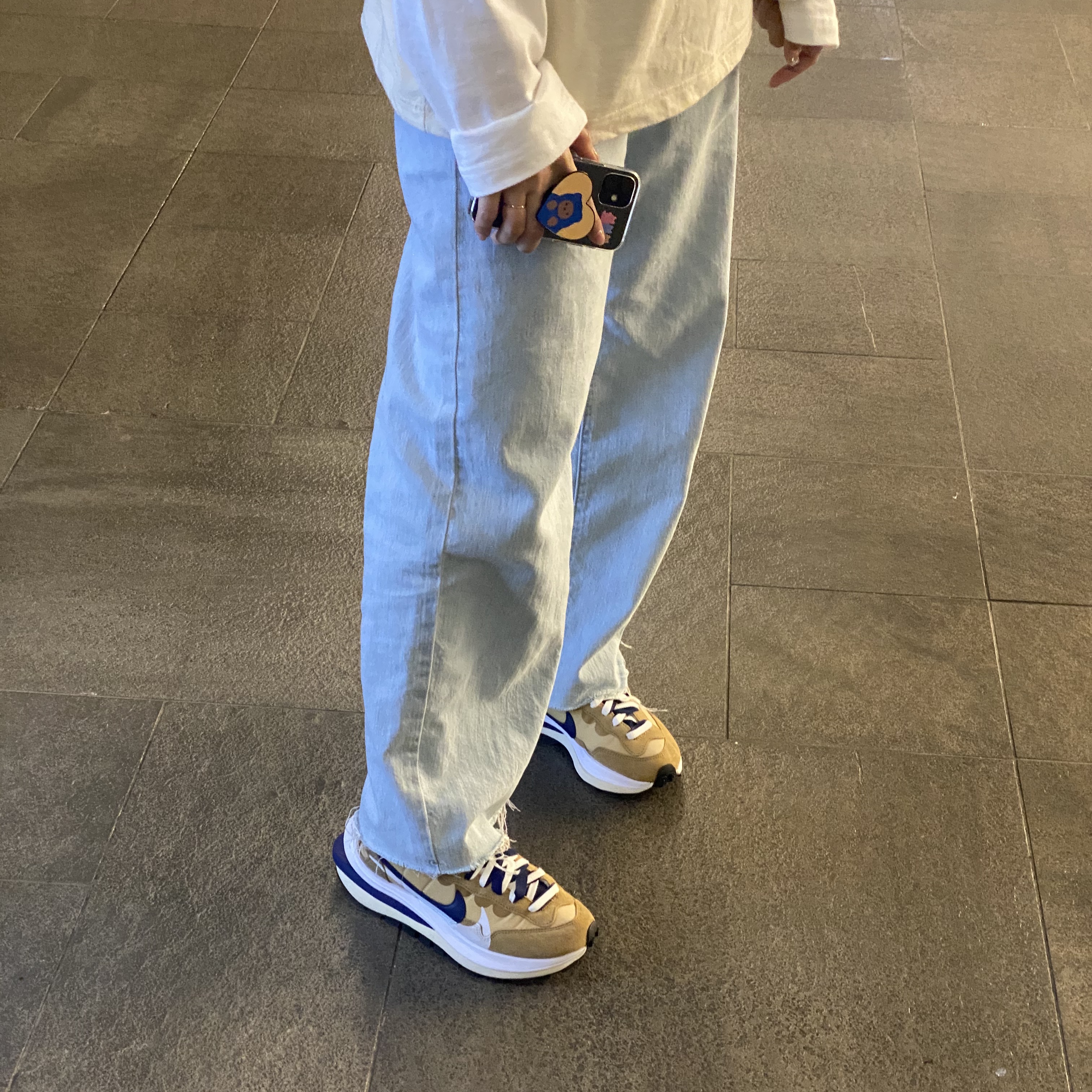 Nike x Sacai VaporWaffle Sesame and Blue Void 착용 스타일