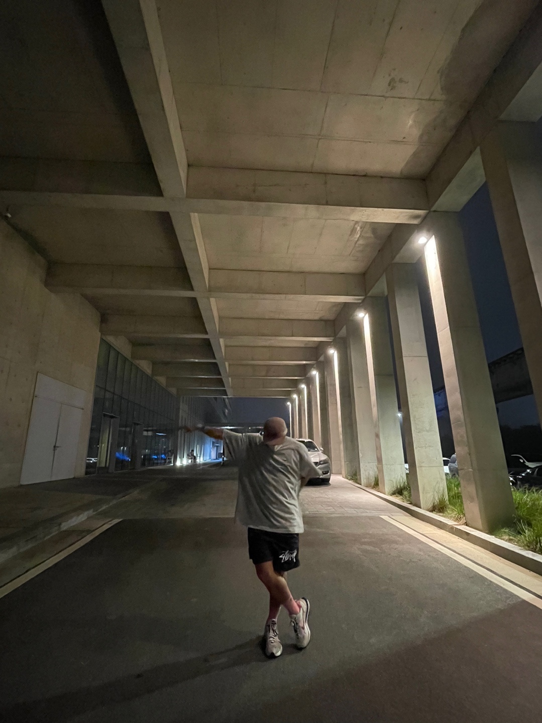 Nike x Sacai VaporWaffle Royal Fuchsia, Nike x Stussy Water Shorts Off Noir 착용 스타일 - 3