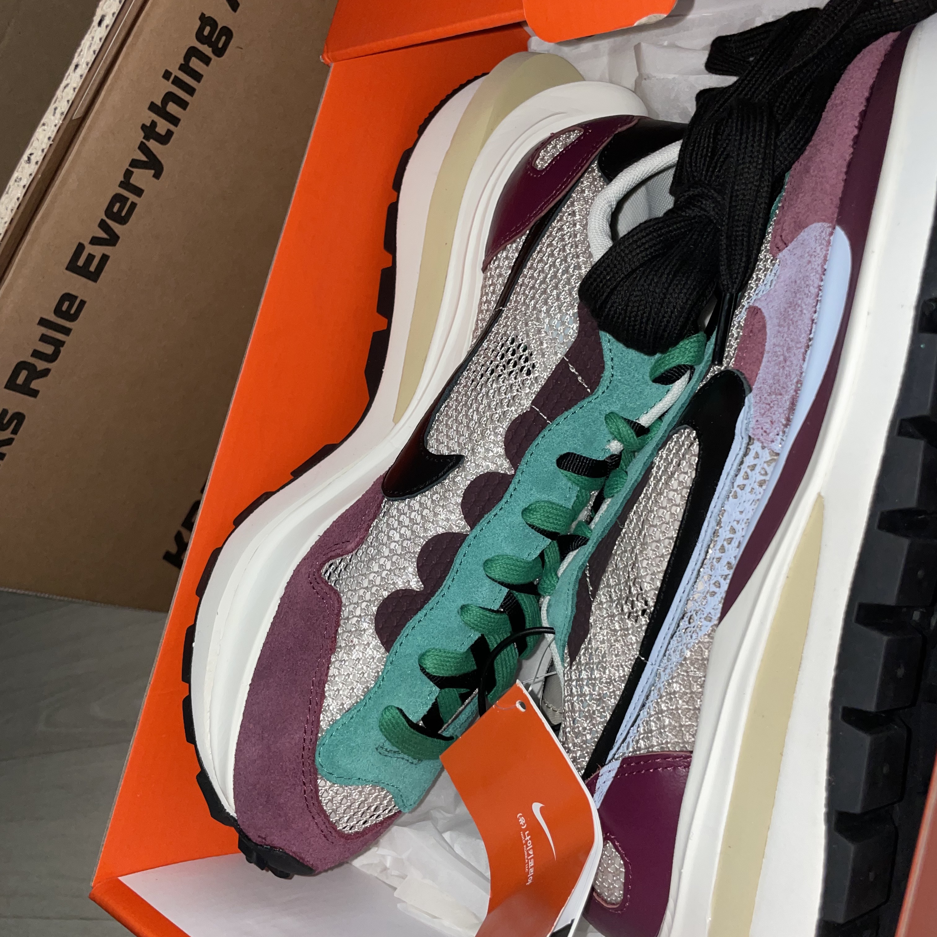 Nike x Sacai VaporWaffle String & Black Villain Red, Nike x Sacai Blazer Low Magma Orange 착용 스타일 - 1