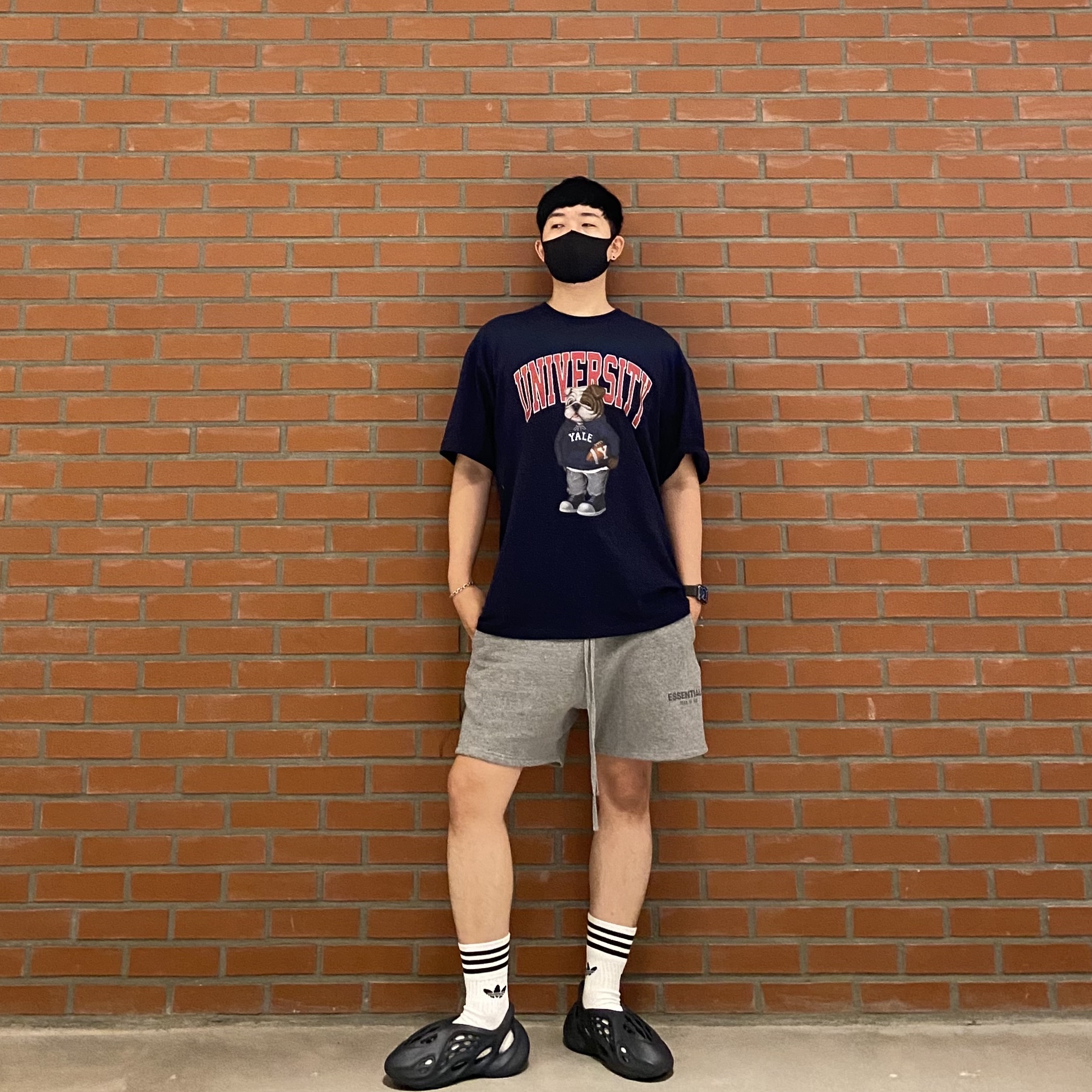 Adidas Yeezy Foam RNNR Mineral Blue, Essentials Sweatshorts Heather Oatmeal - 21SS 착용 스타일