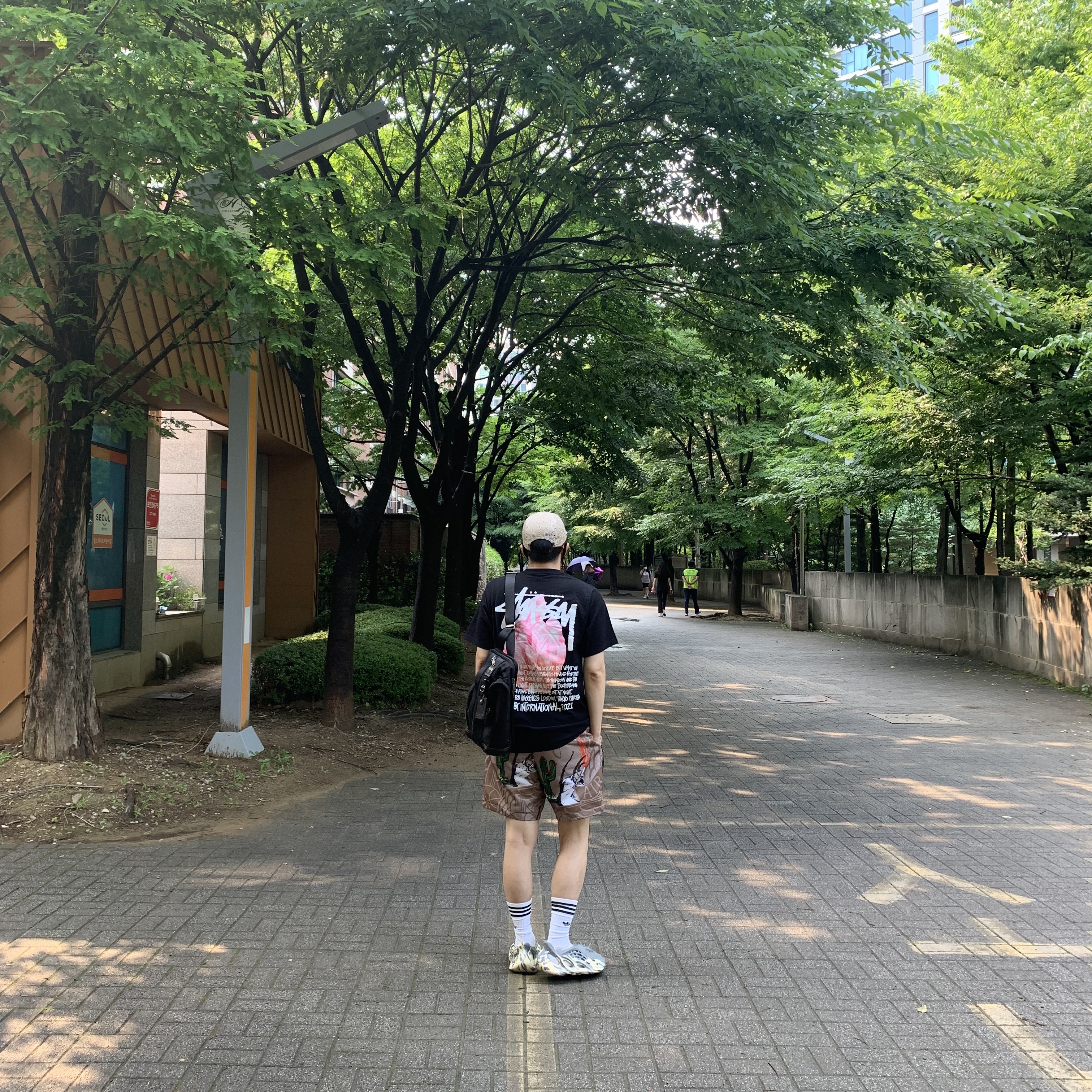 Supreme Bandana Camp Cap Tan - 21SS, Stussy Reflection T-Shirt Black 착용 스타일 - 1