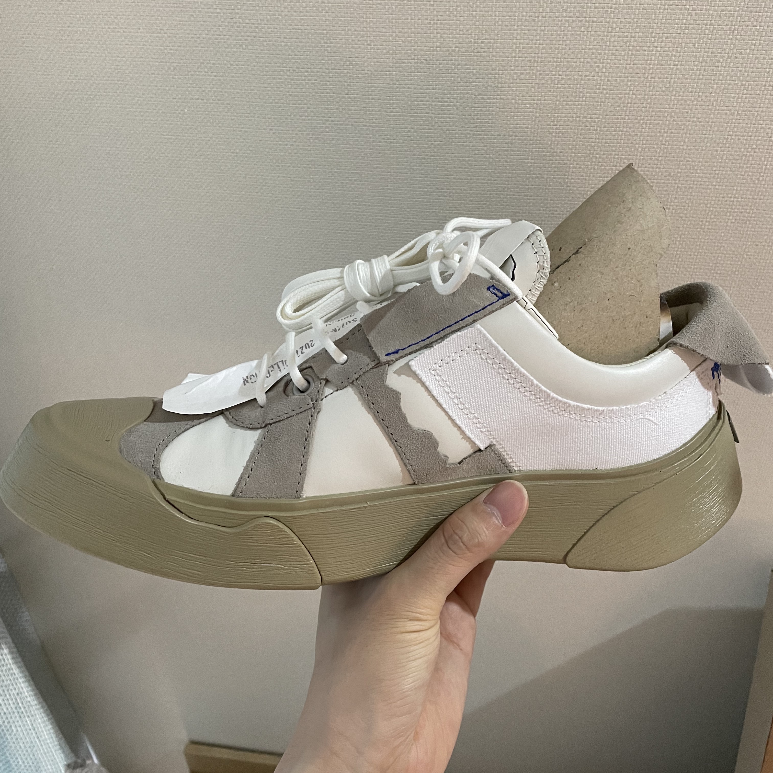 Camper x Ader Error Proto-240-S Cinder German Shoes 착용 스타일 - 5