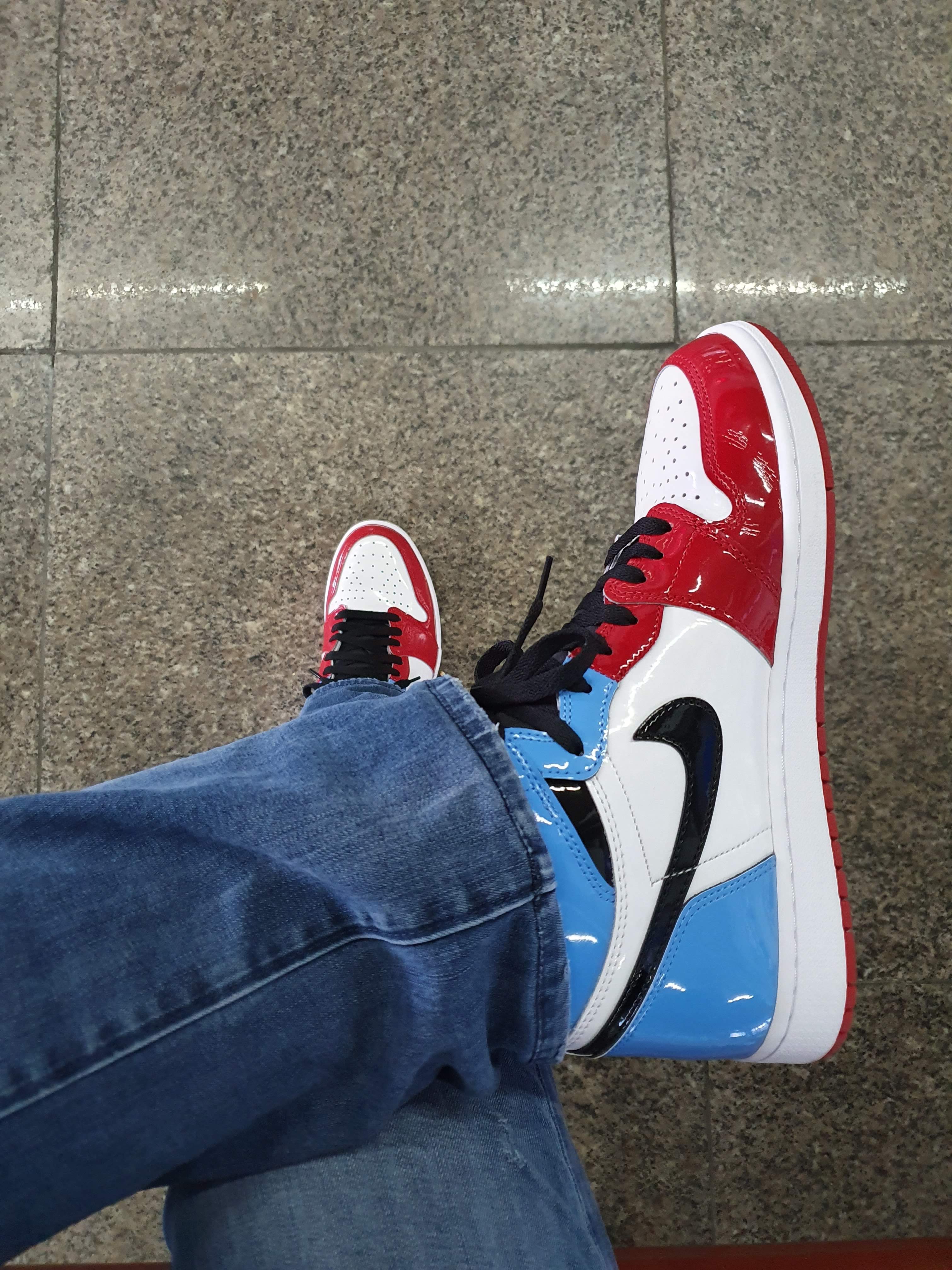 Jordan 1 Retro High Fearless UNC Chicago 착용 스타일 - 2