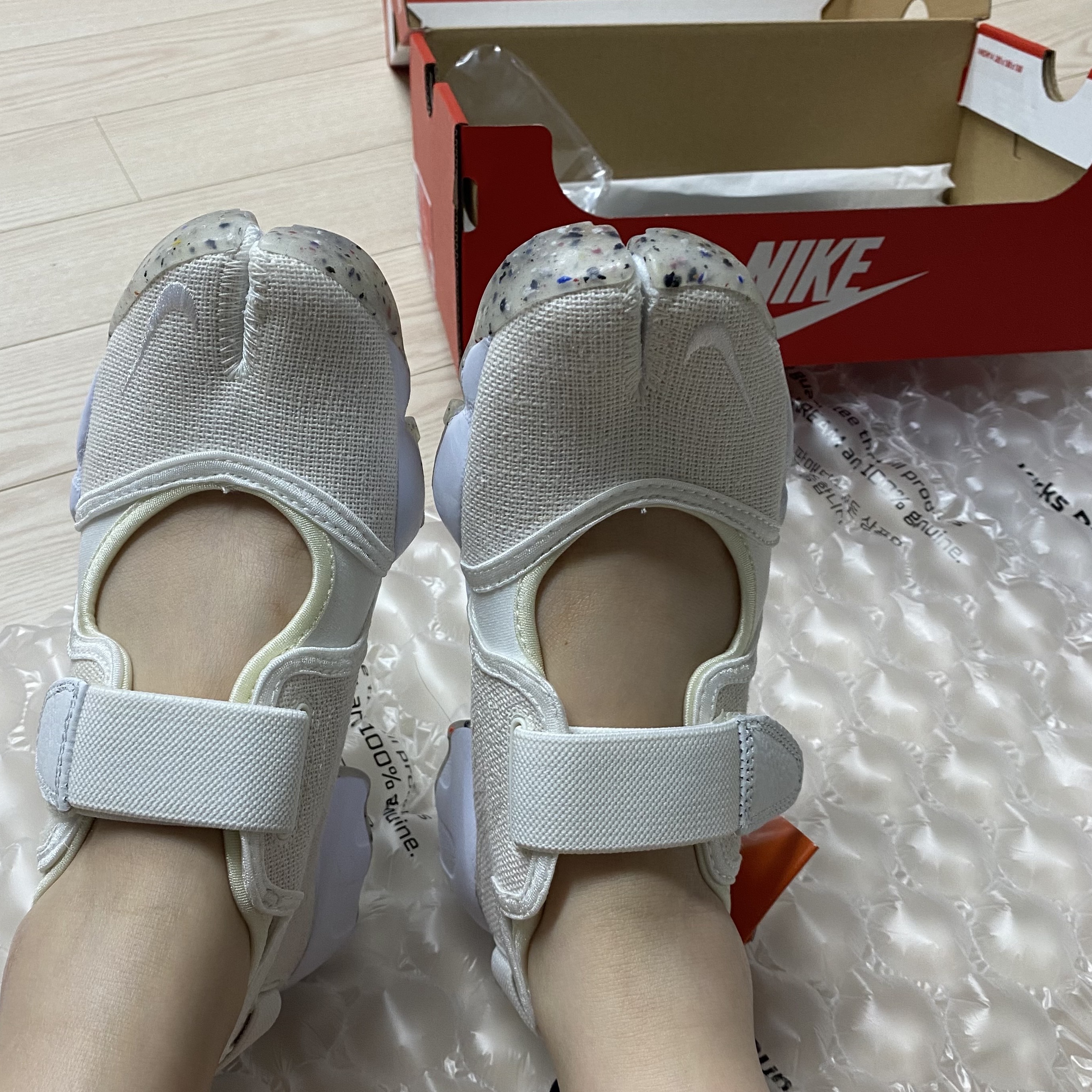 (W) Nike Air Rift Summit White 착용 스타일 - 2