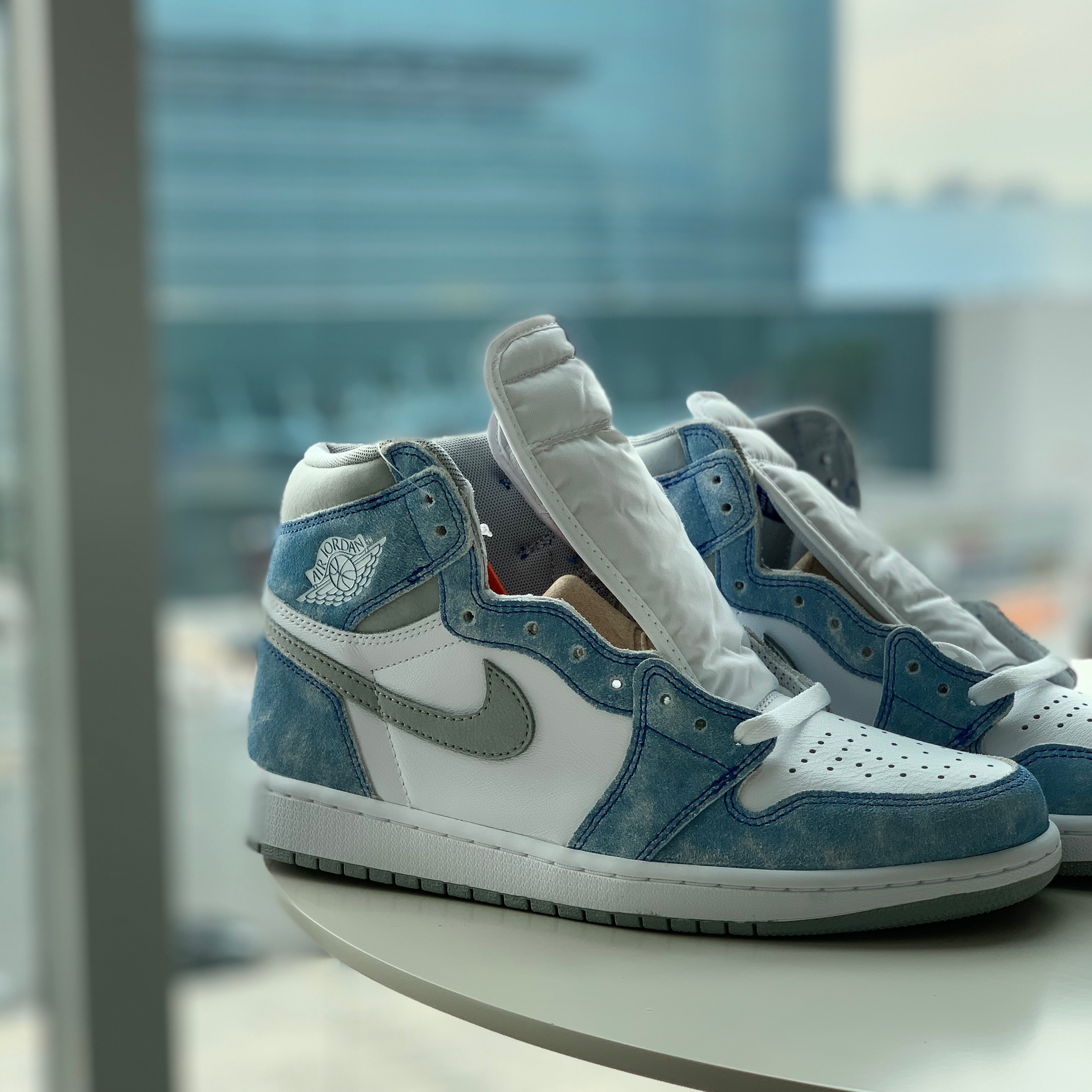 Jordan 1 Retro High OG Hyper Royal 착용 스타일 - 2