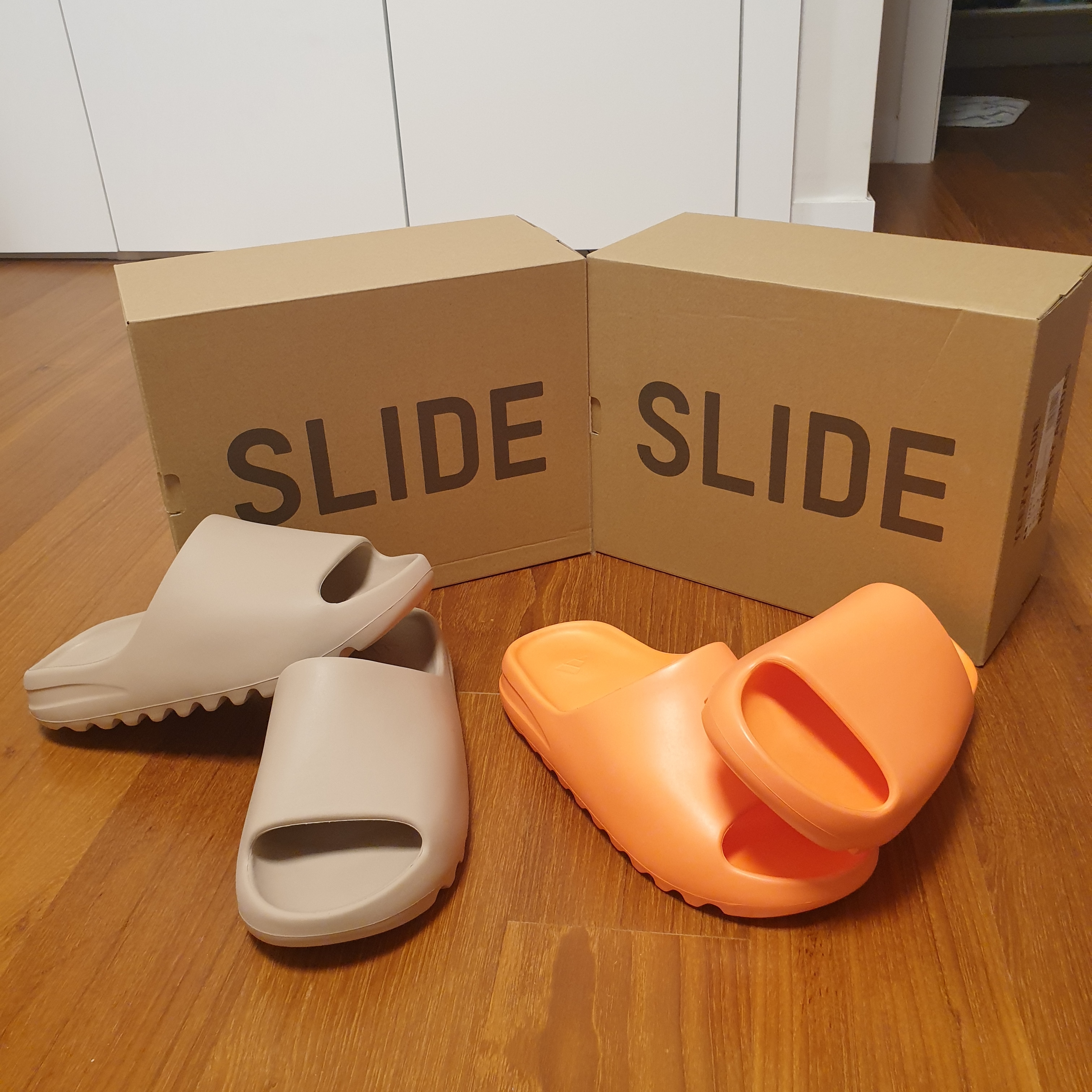 Adidas Yeezy Slide Pure, Adidas Yeezy Slide Enflame Orange 착용 스타일 - 4