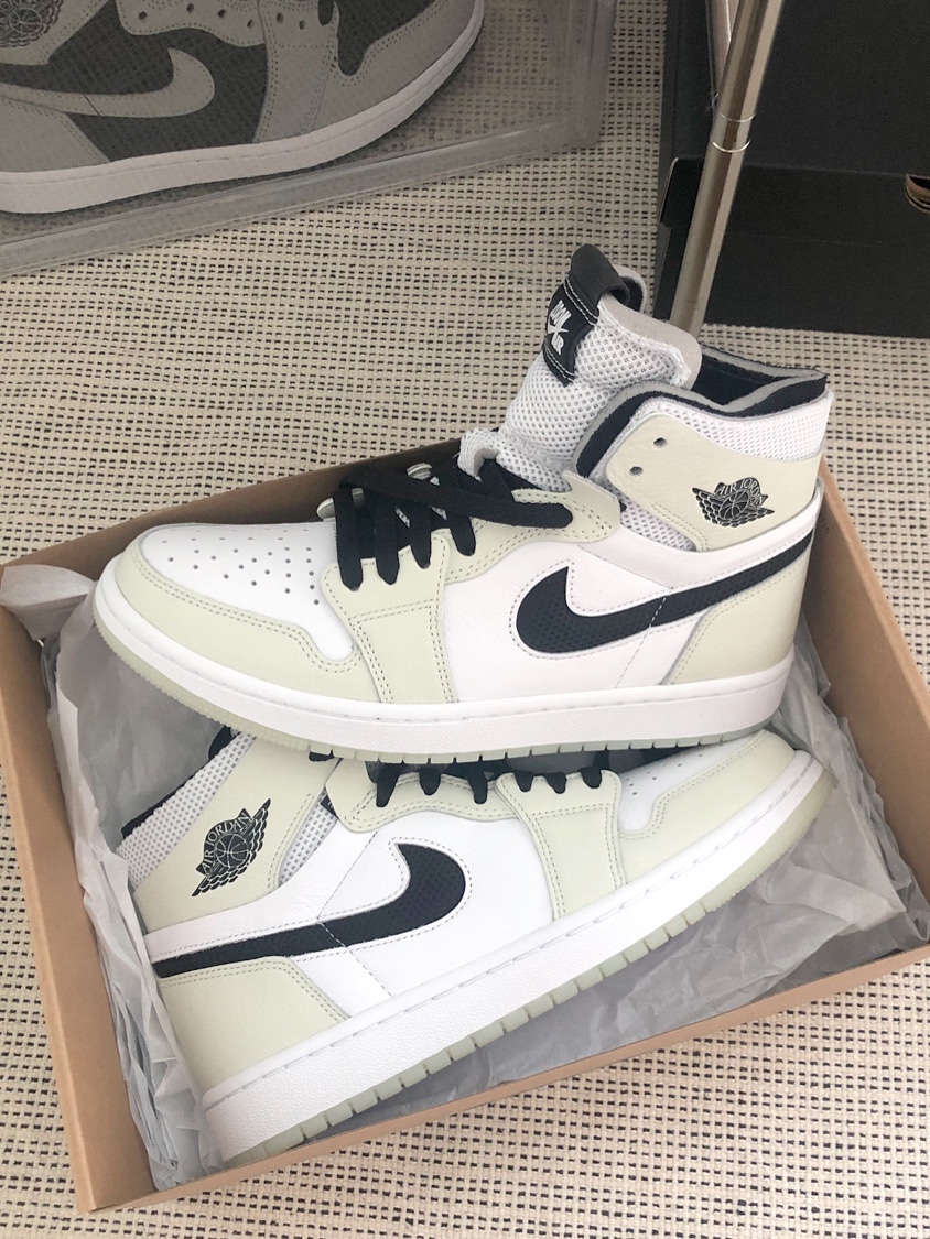 (W) Jordan 1 Zoom Air CMFT Light Bone, Jordan 1 Retro High OG Shadow 2.0 착용 스타일
