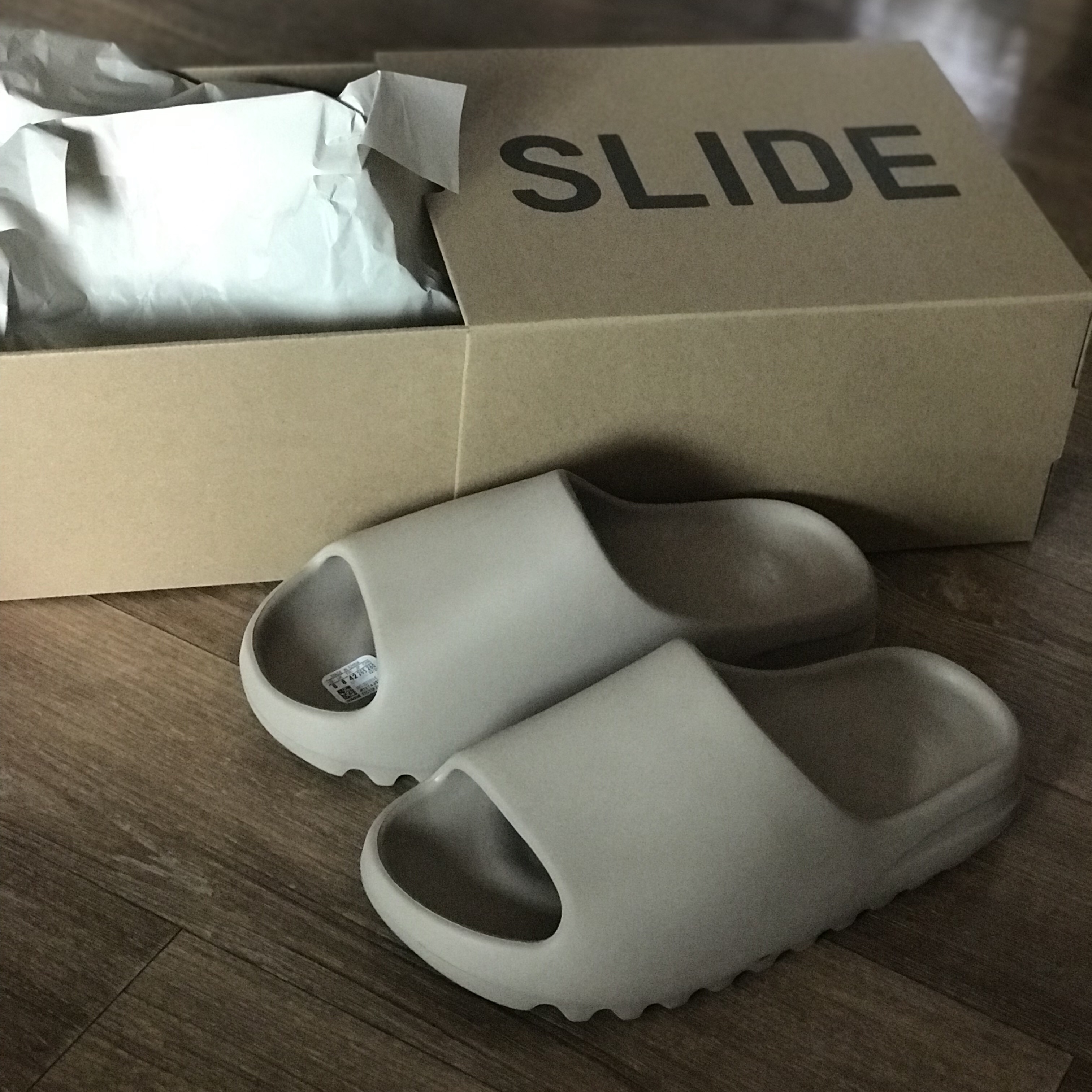 Adidas Yeezy Slide Pure 착용 스타일 - 1