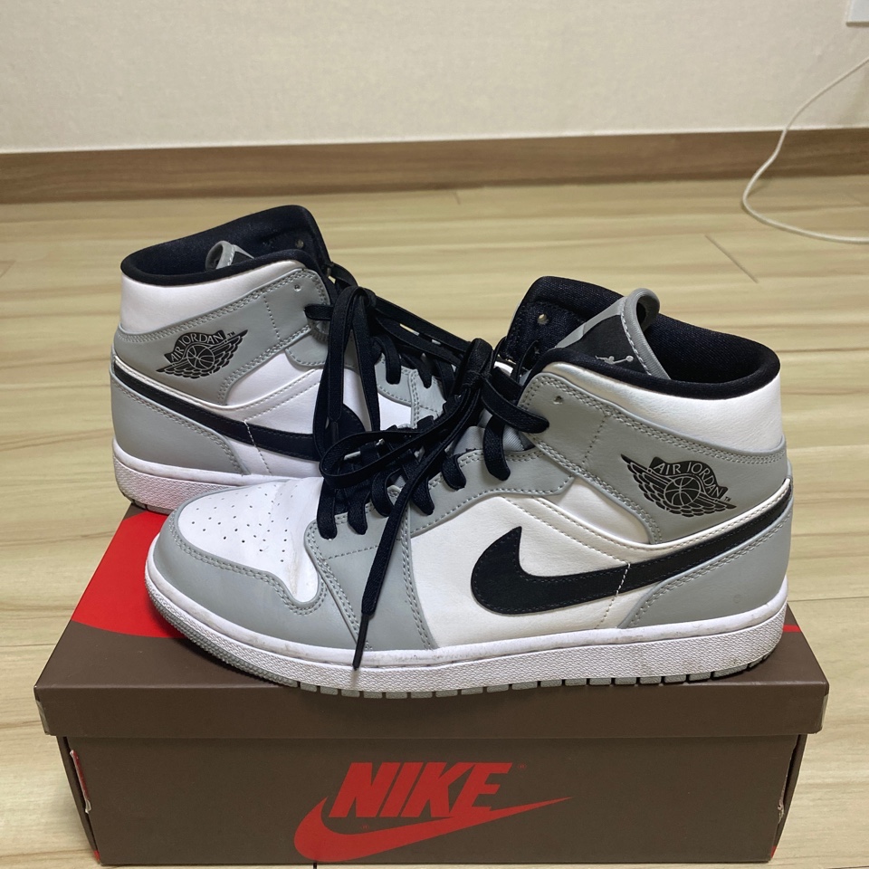 Jordan 1 Mid Light Smoke Grey 착용 스타일