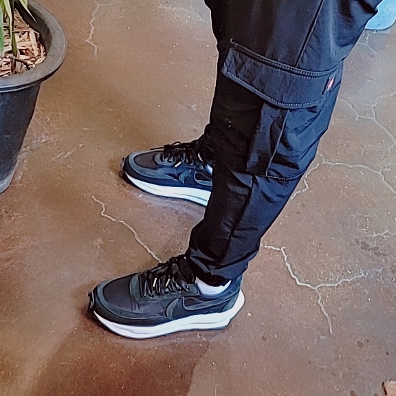 Nike x Sacai LDWaffle Black Nylon 착용 스타일 - 1