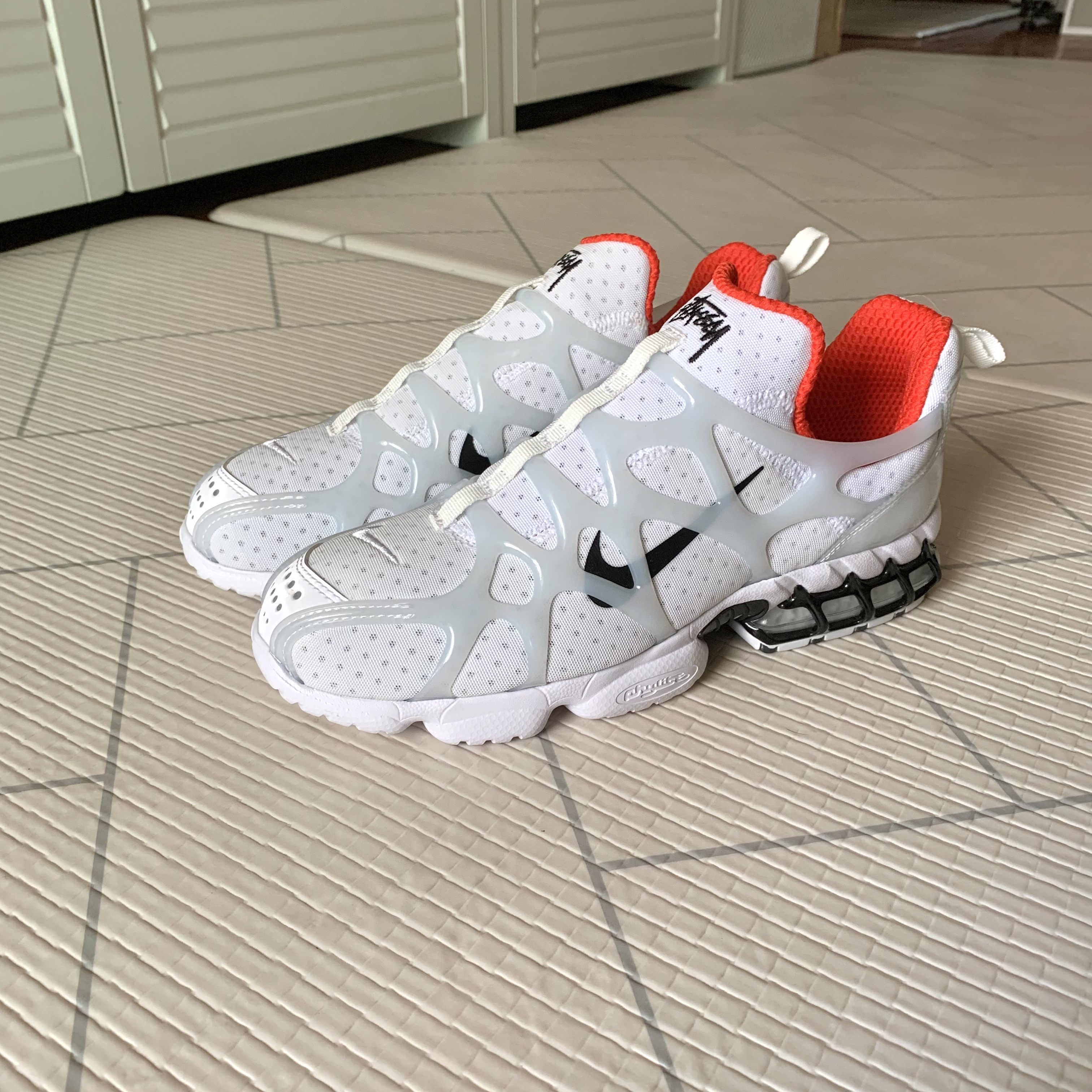Nike x Stussy Air Zoom Spiridon Kukini White 착용 스타일 - 1