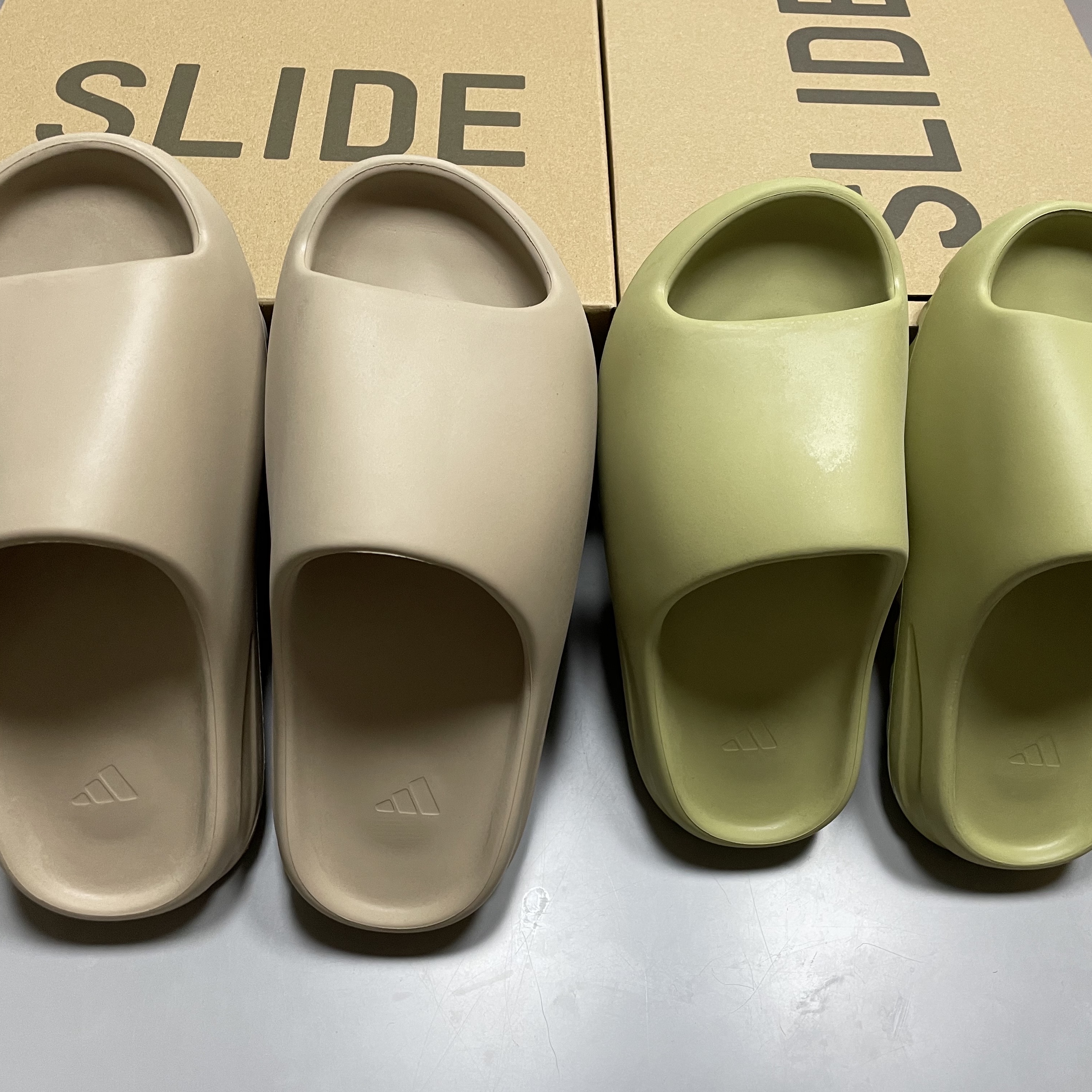 Adidas Yeezy Slide Pure, Adidas Yeezy Slide Resin 2021 착용 스타일 - 3