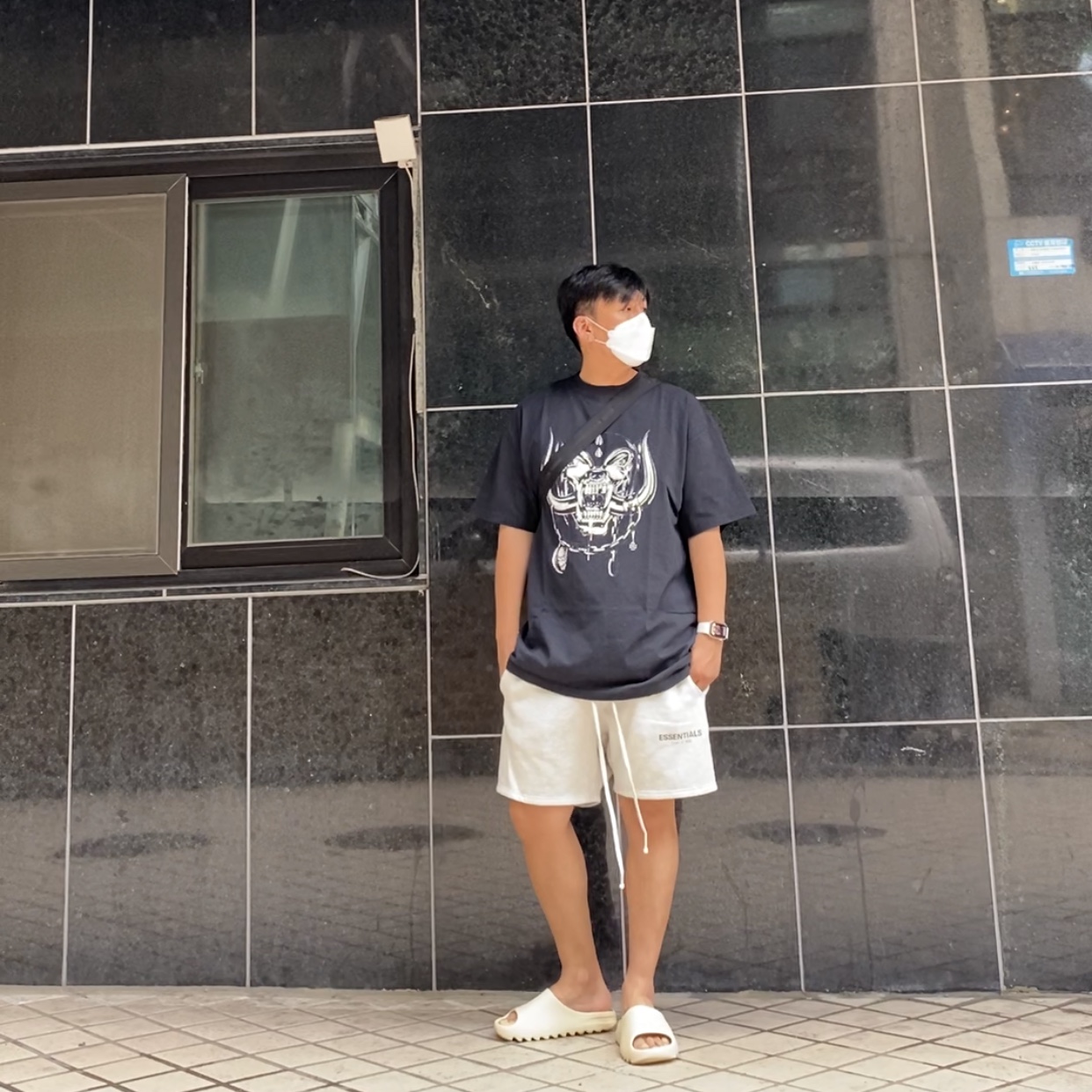 Adidas Yeezy Slide Bone, Essentials Sweatshorts Oatmeal - 21SS 착용 스타일 - 1