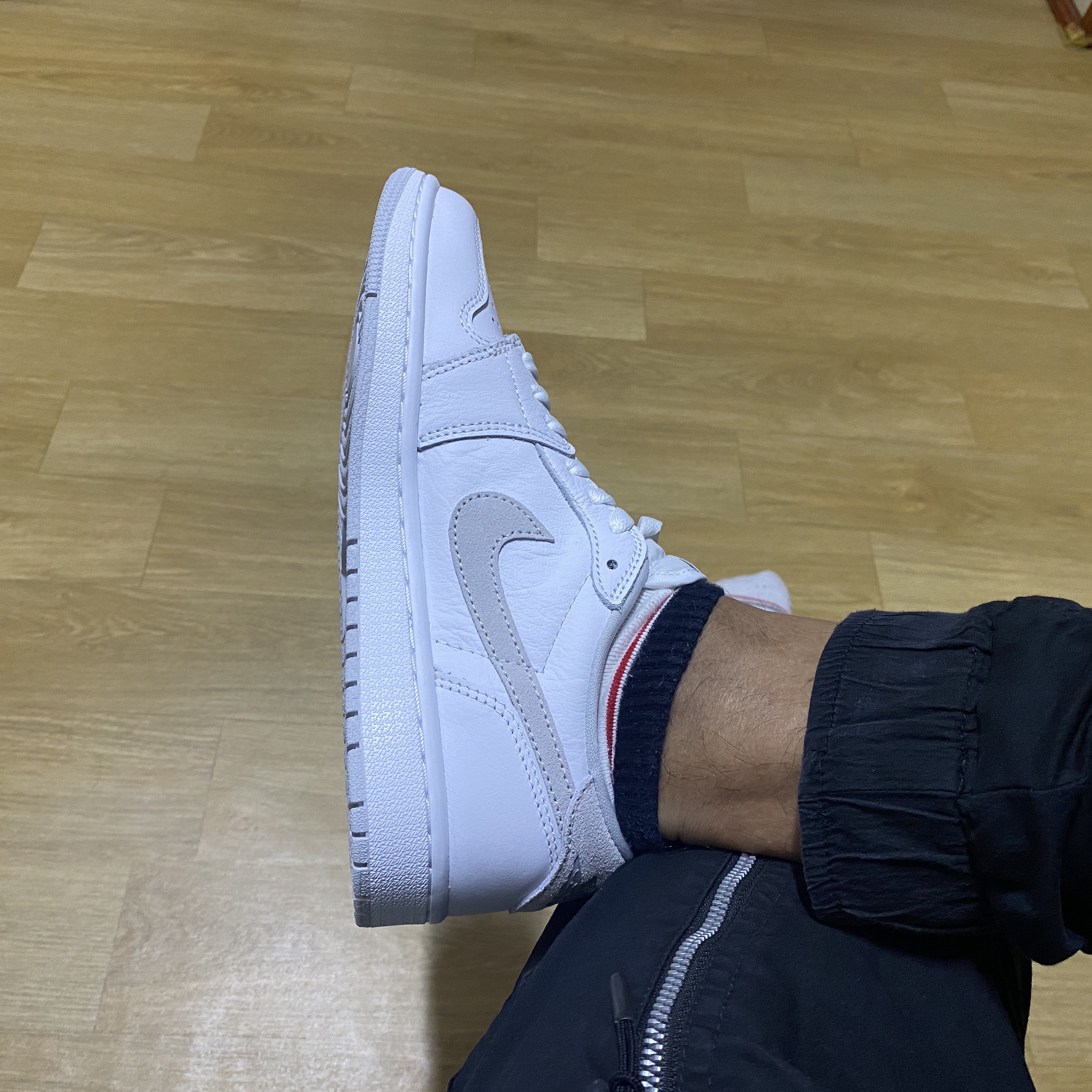 Jordan 1 Low OG Neutral Grey 착용 스타일
