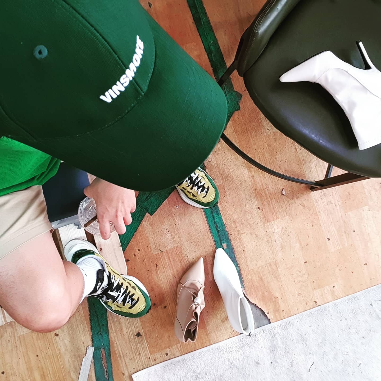 Nike x Sacai VaporWaffle Tour Yellow & Gorge Green Sail 착용 스타일