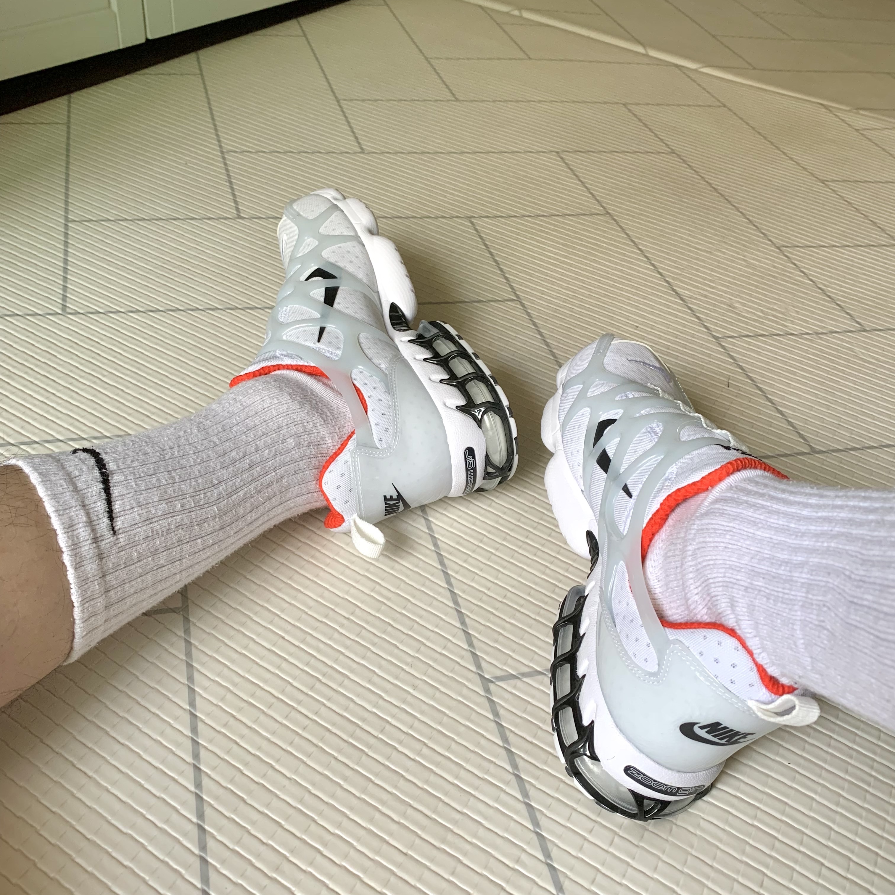 Nike x Stussy Air Zoom Spiridon Kukini White 착용 스타일 - 3
