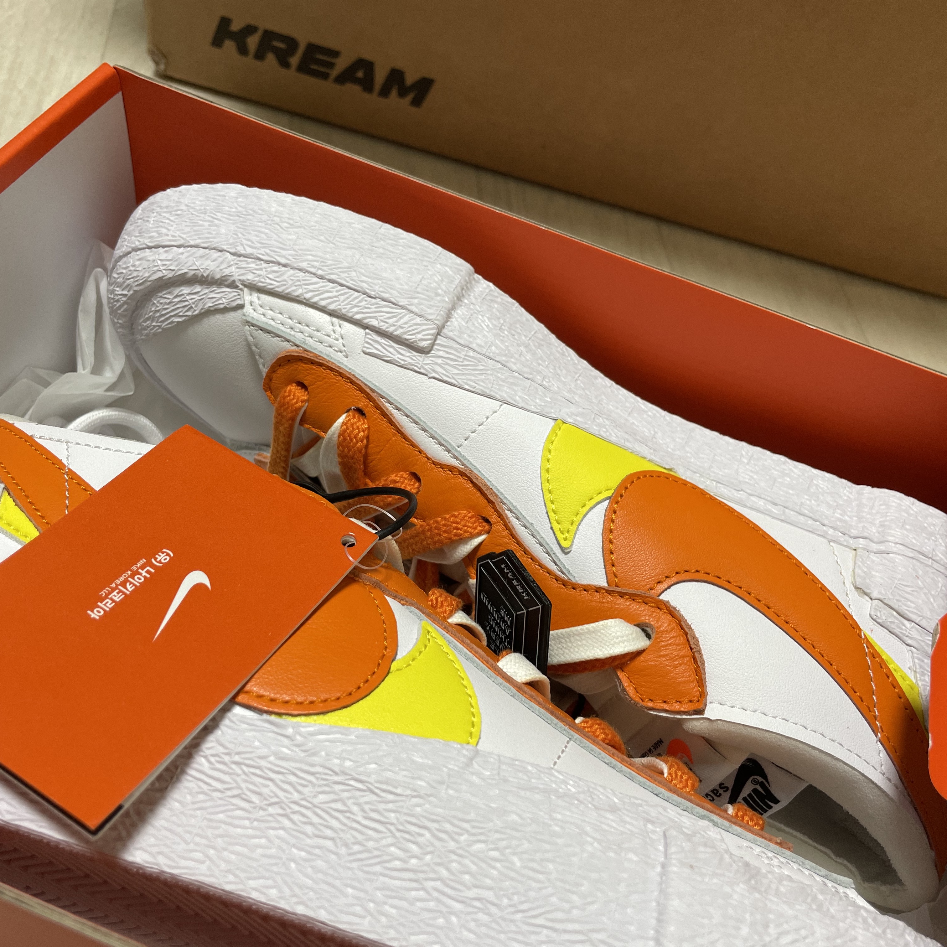 Nike x Sacai VaporWaffle String & Black Villain Red, Nike x Sacai Blazer Low Magma Orange 착용 스타일 - 2