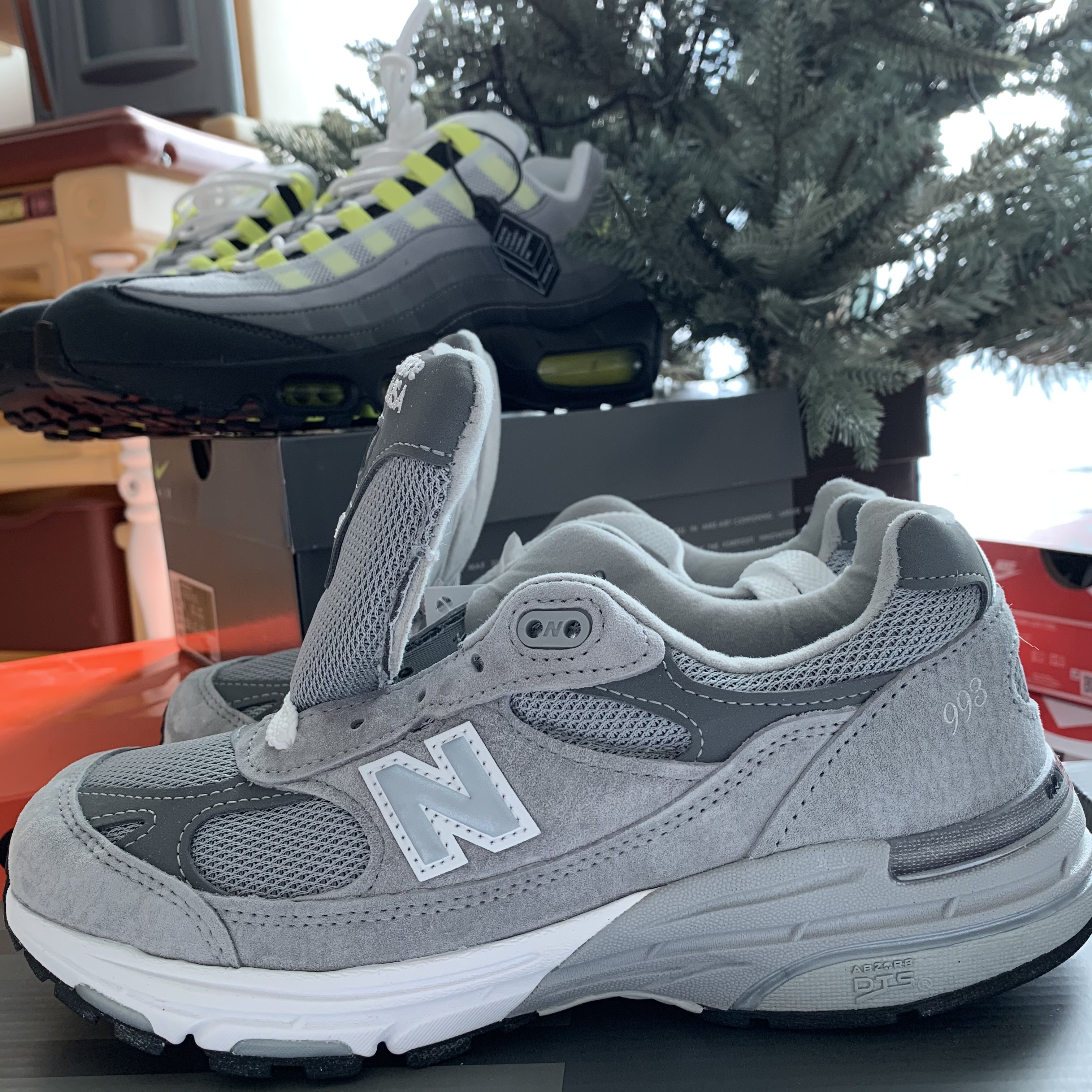 (W) New Balance 993 Made in USA Grey - B Standard, New Balance 993 Made in USA Grey - D Standard 착용 스타일 - 2