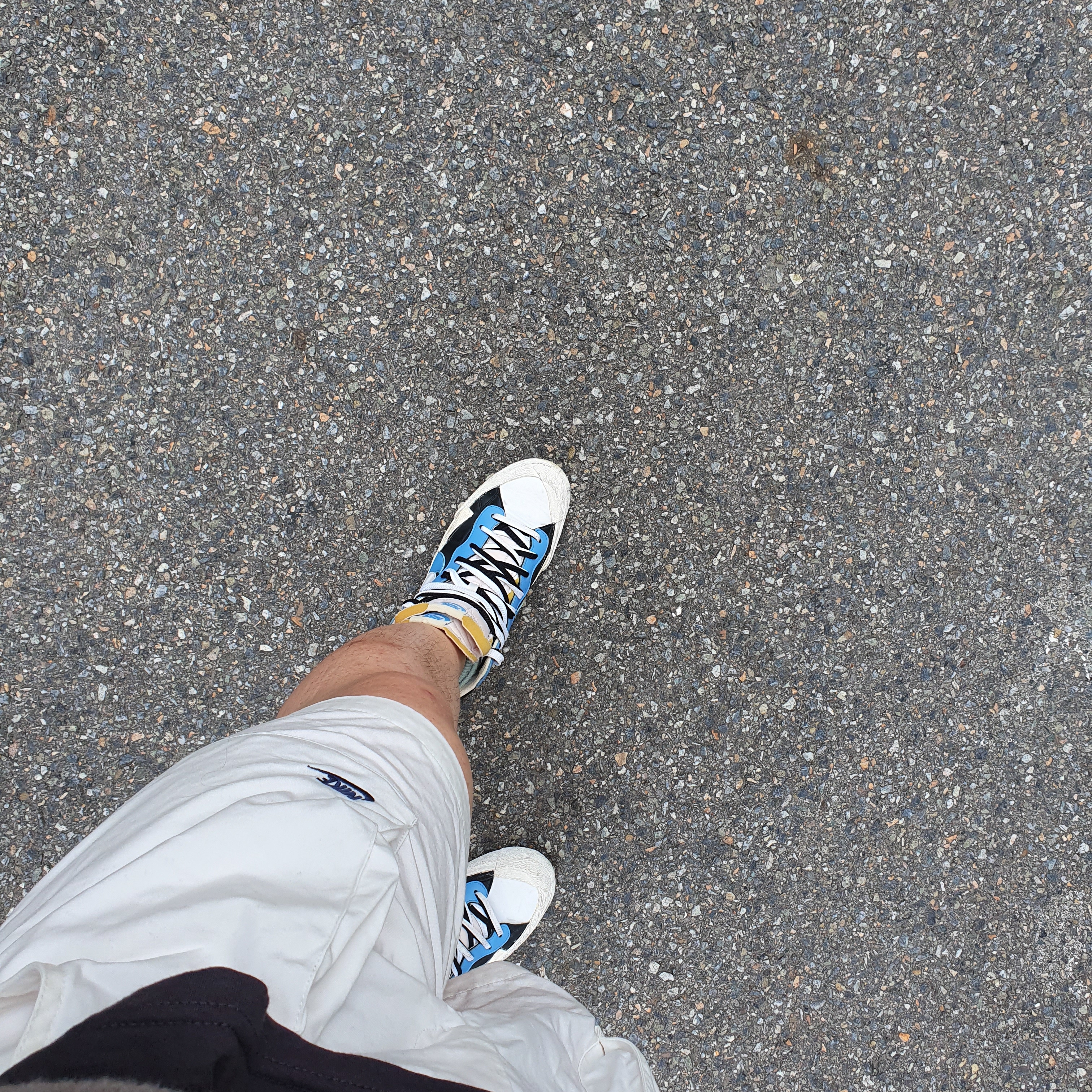 Nike x Sacai Blazer Mid White Black Legend Blue 착용 스타일
