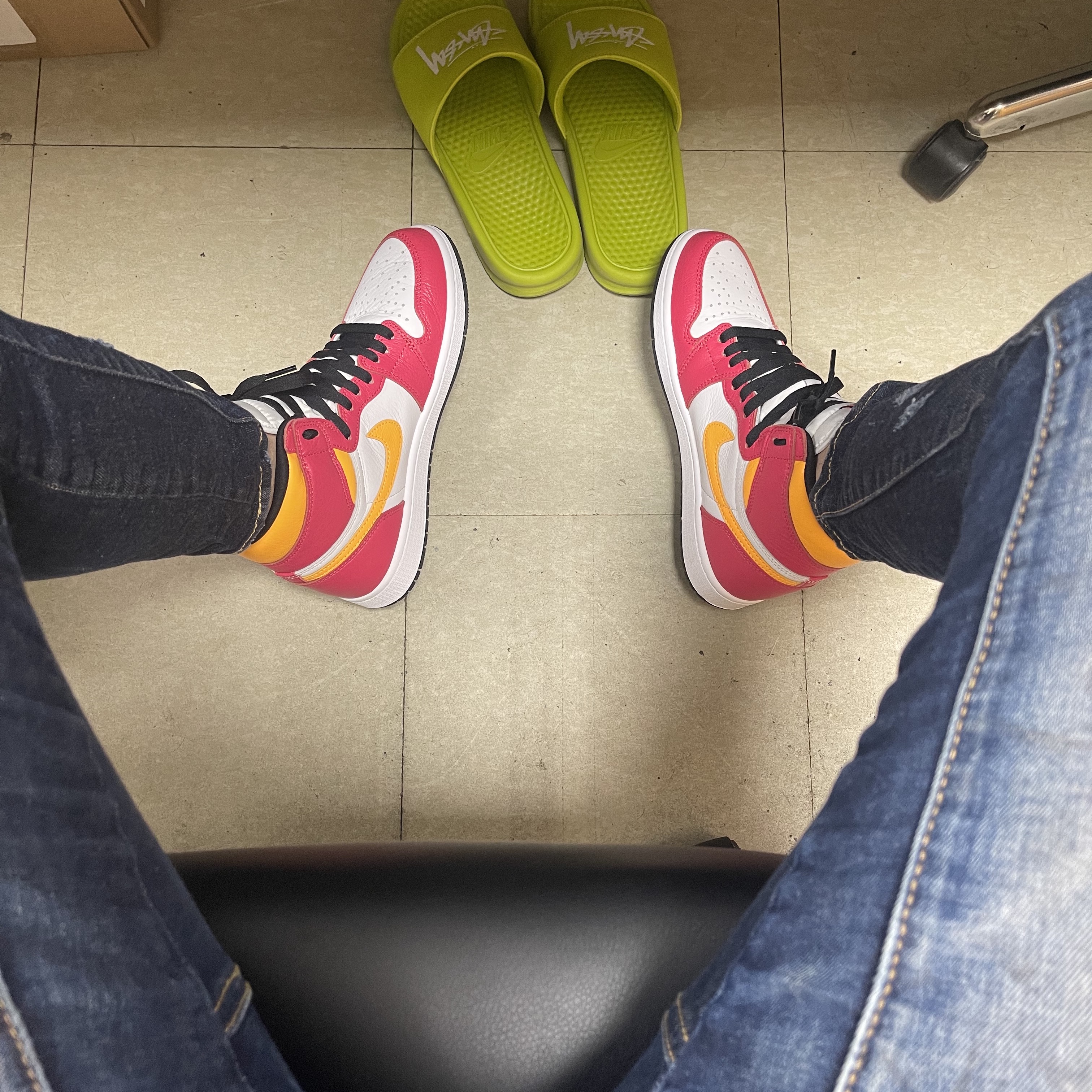 Jordan 1 Retro High OG Light Fusion Red 착용 스타일