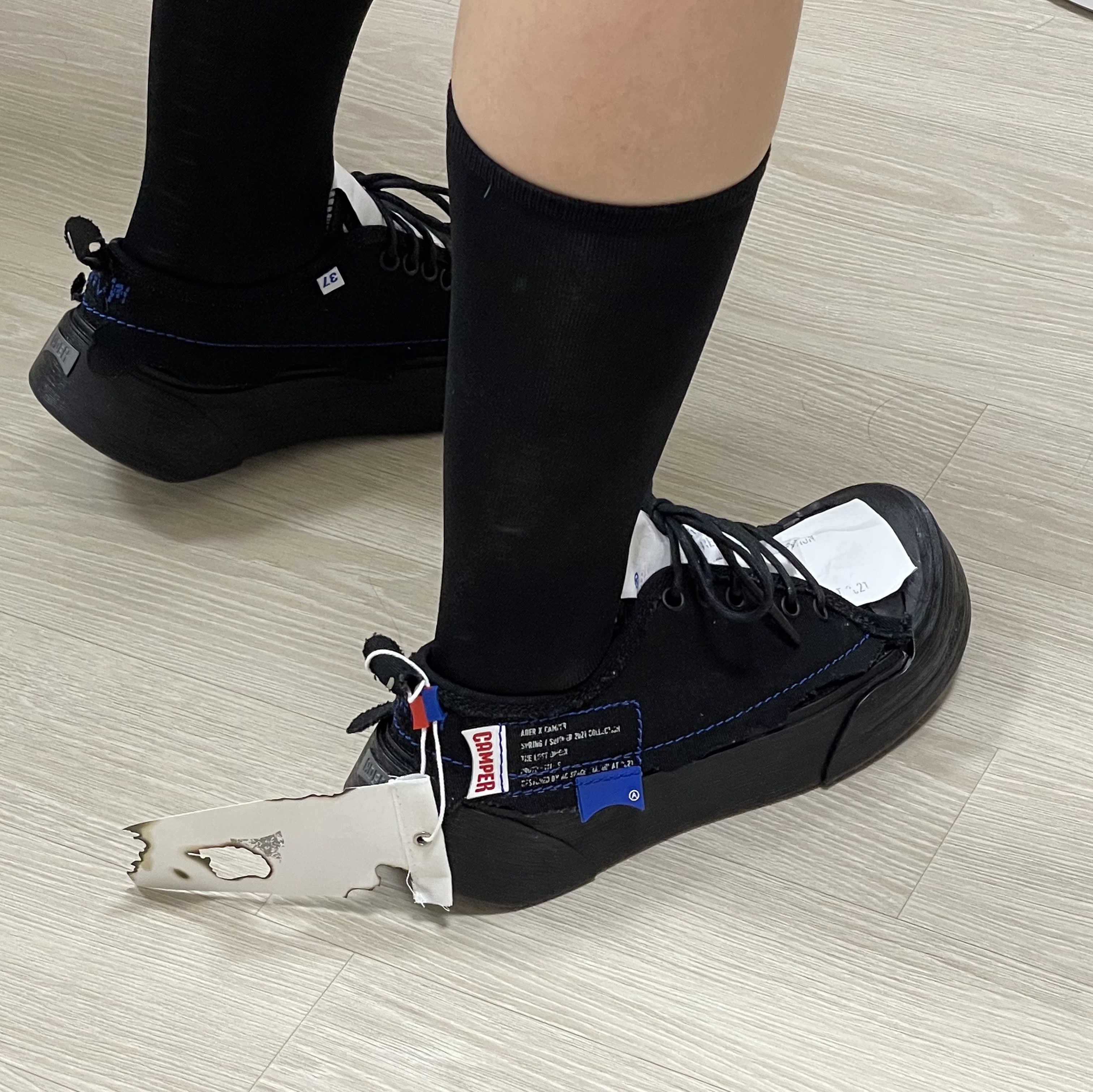 (W) Camper x Ader Error Proto-111-S Cinder Basic Sneakers Black 착용 스타일 - 1