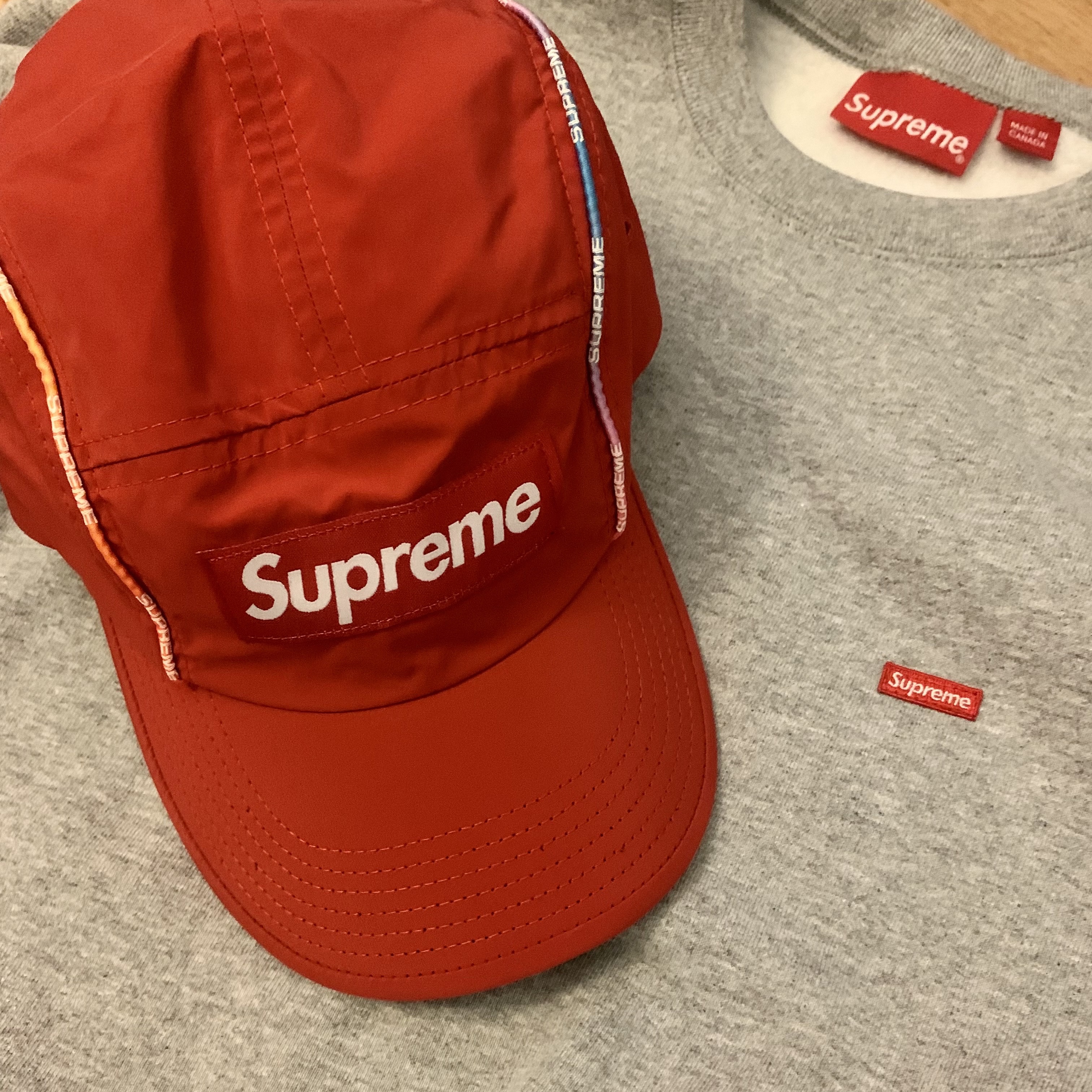 Supreme Small Box Crewneck Heather Grey, Supreme Small Box Sweatshorts Heather Grey - 21SS 착용 스타일 - 2