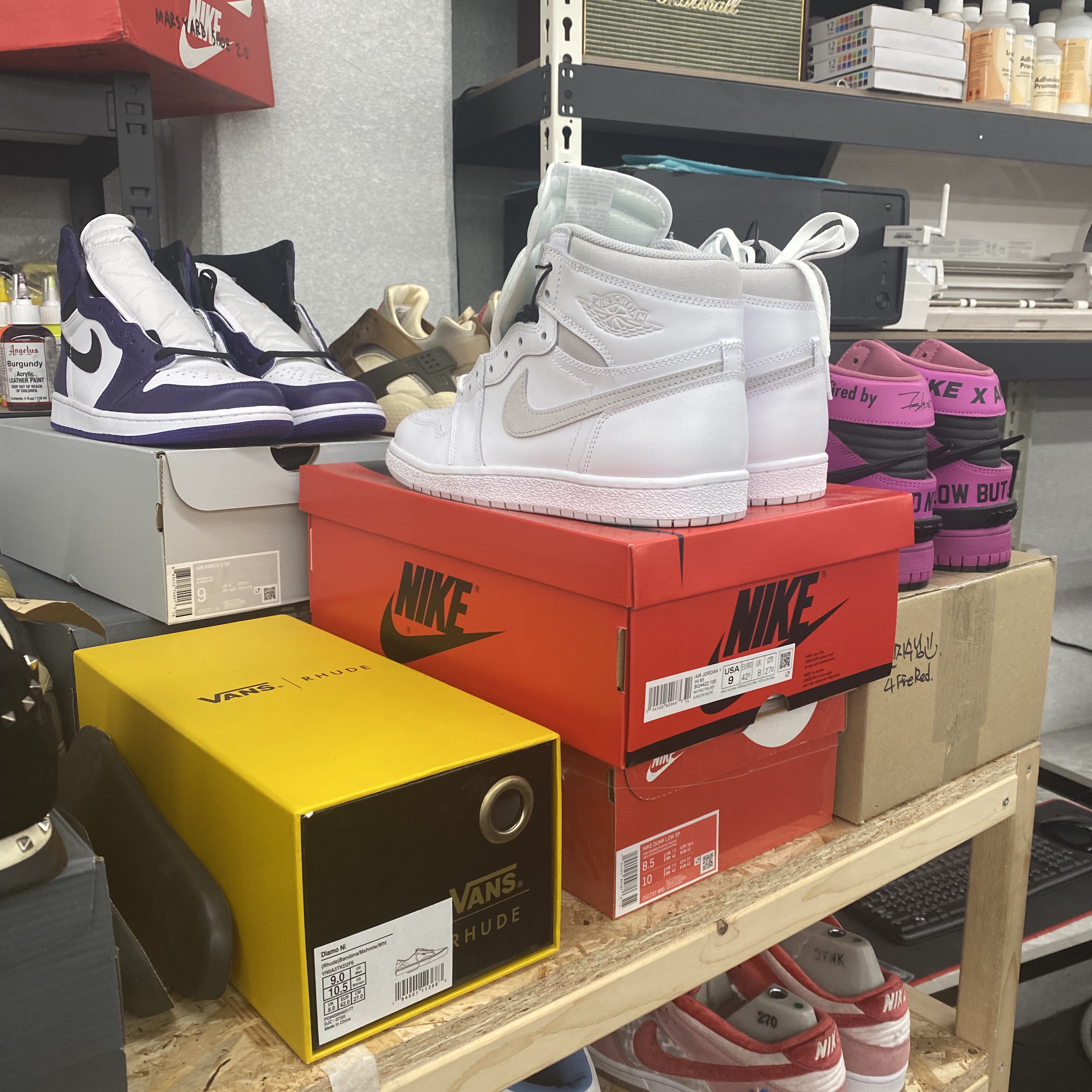 Jordan 1 Low Shattered Backboard, Jordan 1 Retro High OG Court Purple 2020 착용 스타일 - 5