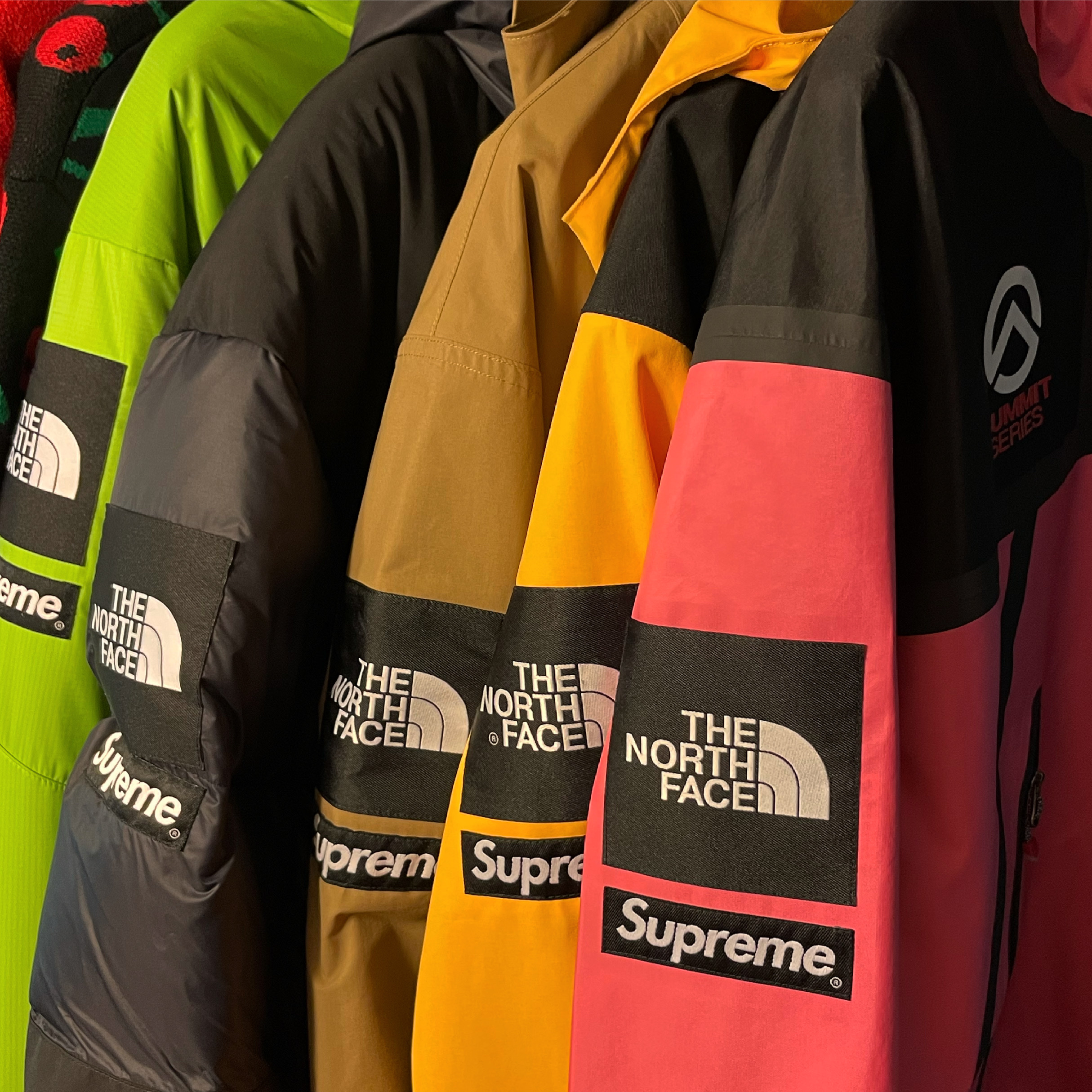 Supreme x The North Face Summit Series Outer Tape Seam Jacket Pink - 21SS, Supreme x The North Face Cargo Jacket Gold - 20SS 착용 스타일
