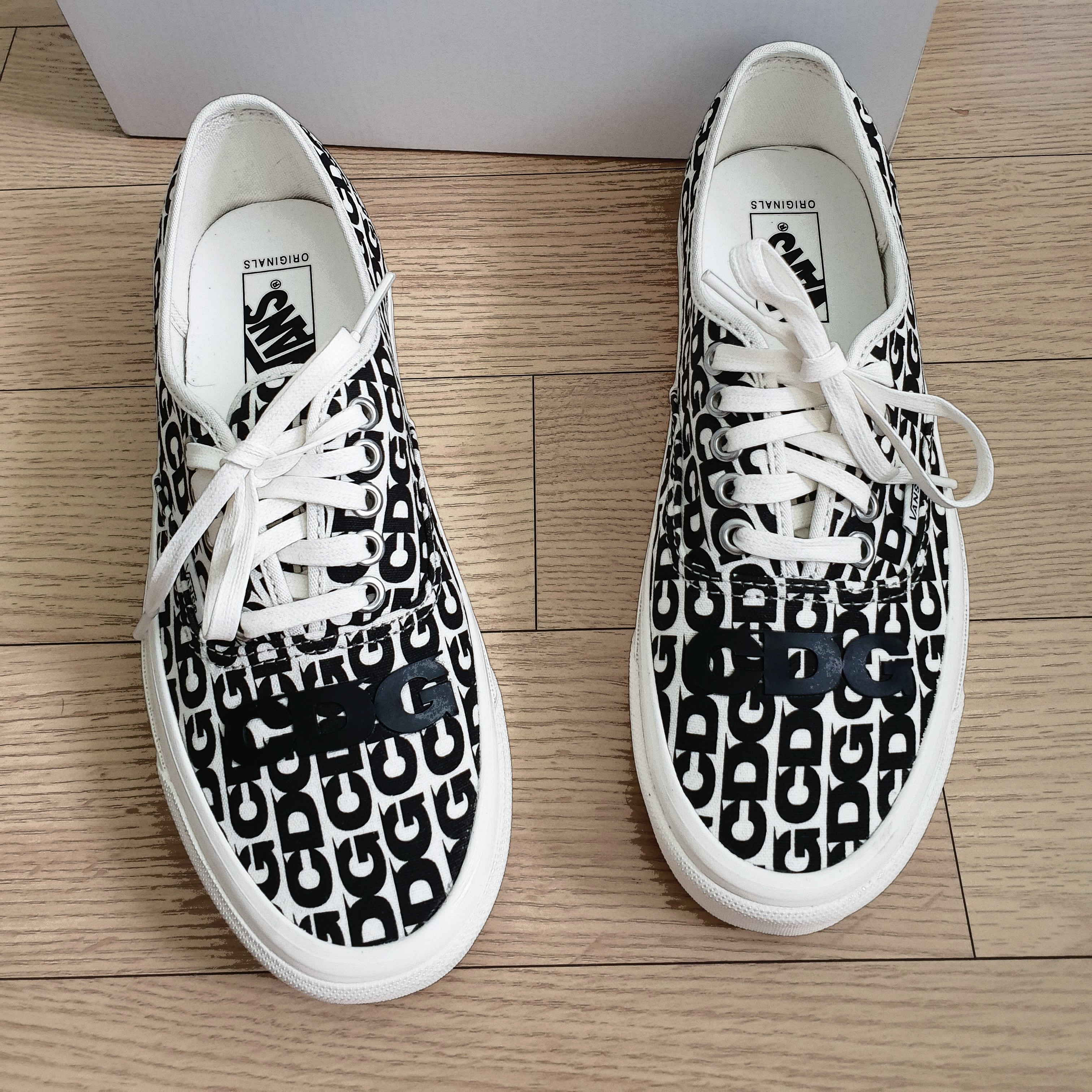 Vans Vault x CDG OG Authentic LX White Black 착용 스타일