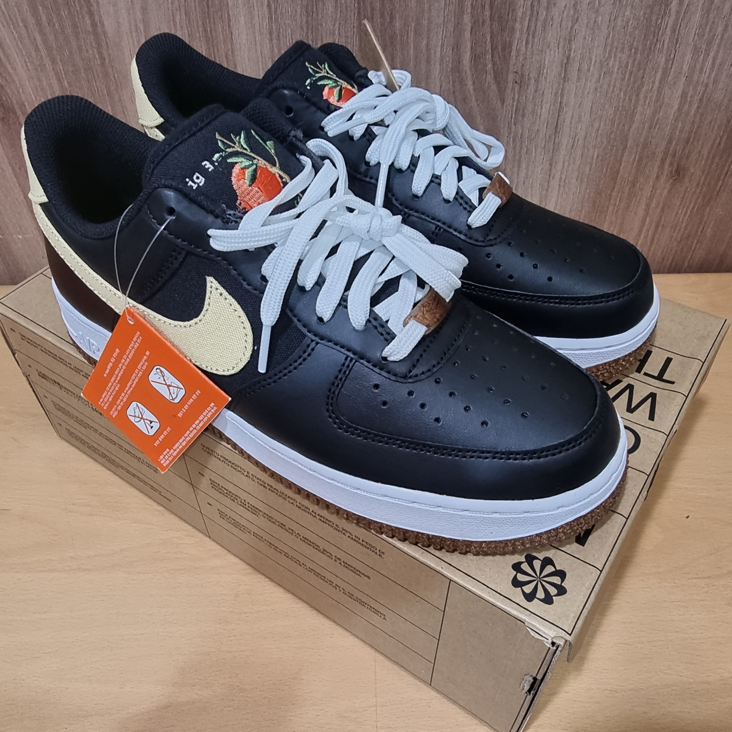 Nike Air Force 1 '07 LV8 Pomegranate 착용 스타일