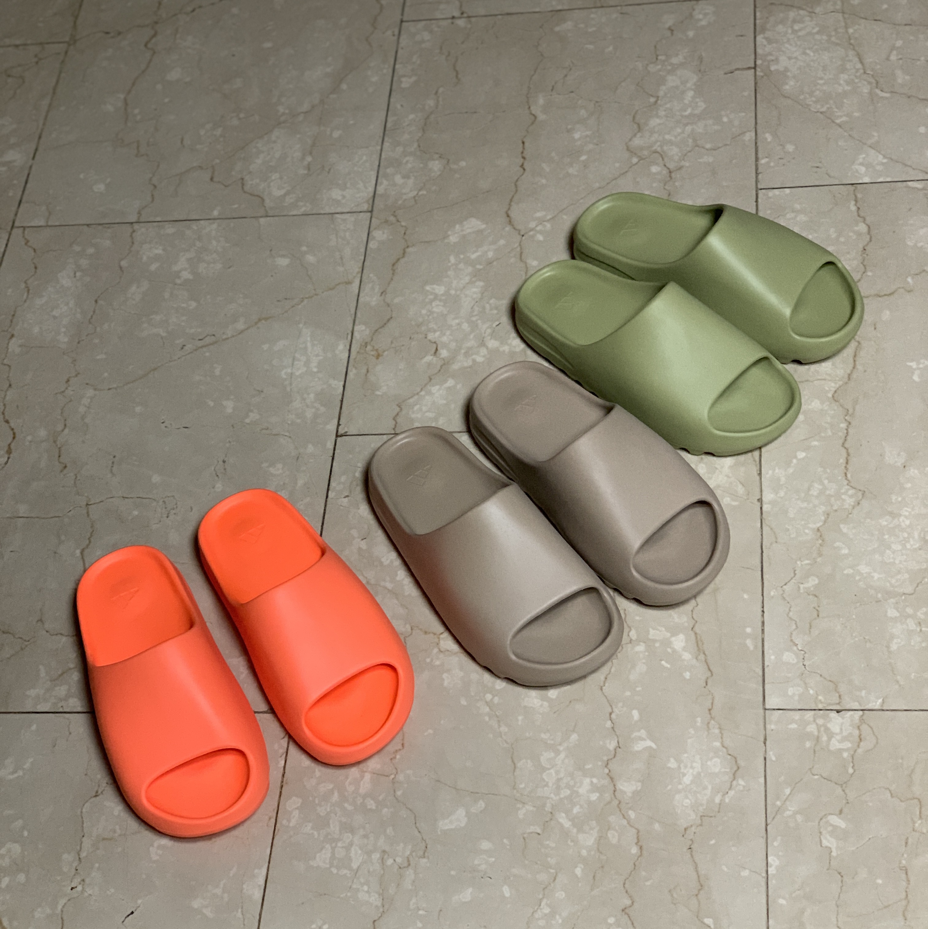 Adidas Yeezy Slide Pure, Adidas Yeezy Slide Resin 2021 착용 스타일 - 2