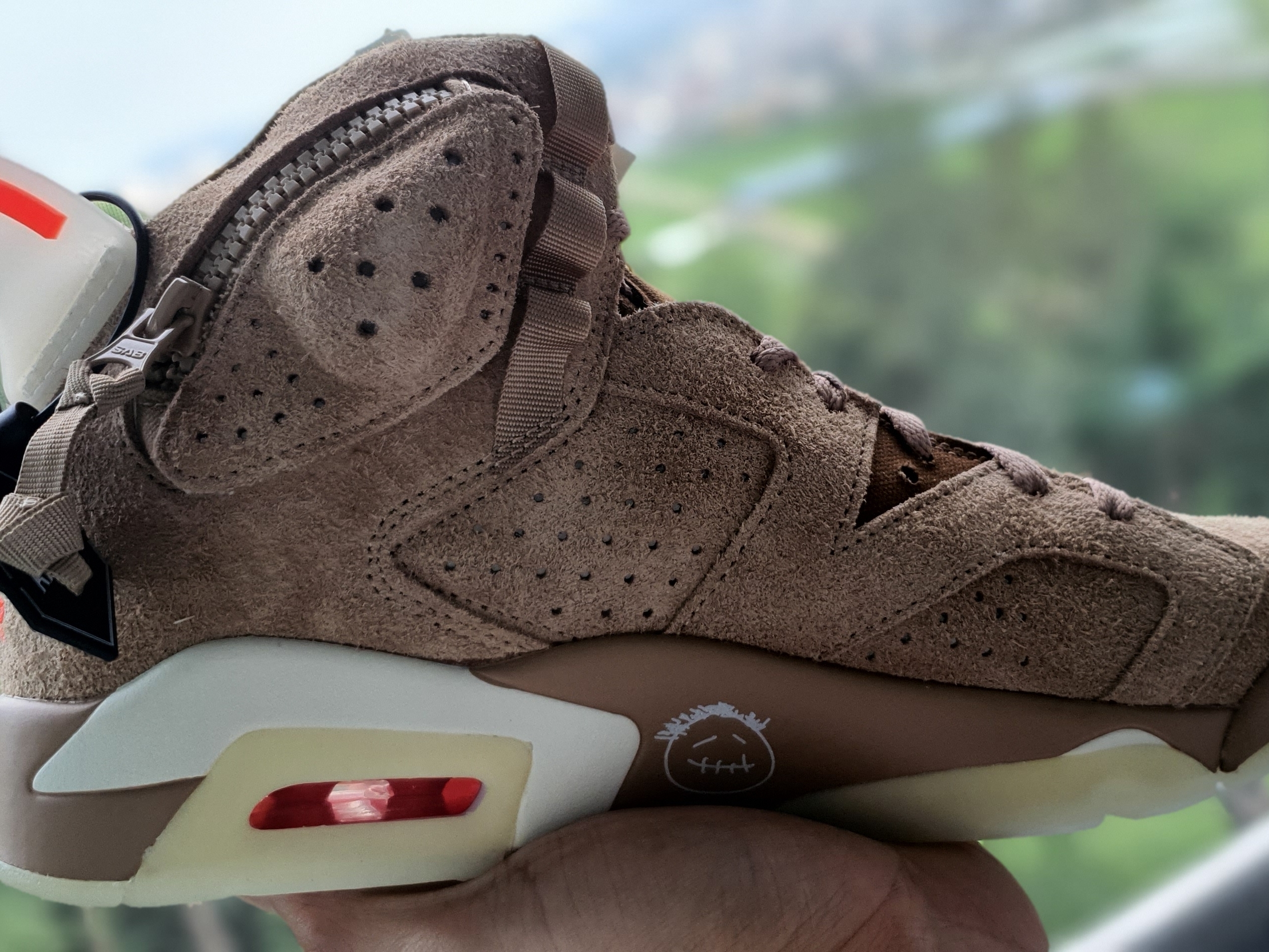 Jordan 6 x Travis Scott Retro SP British Khaki 착용 스타일