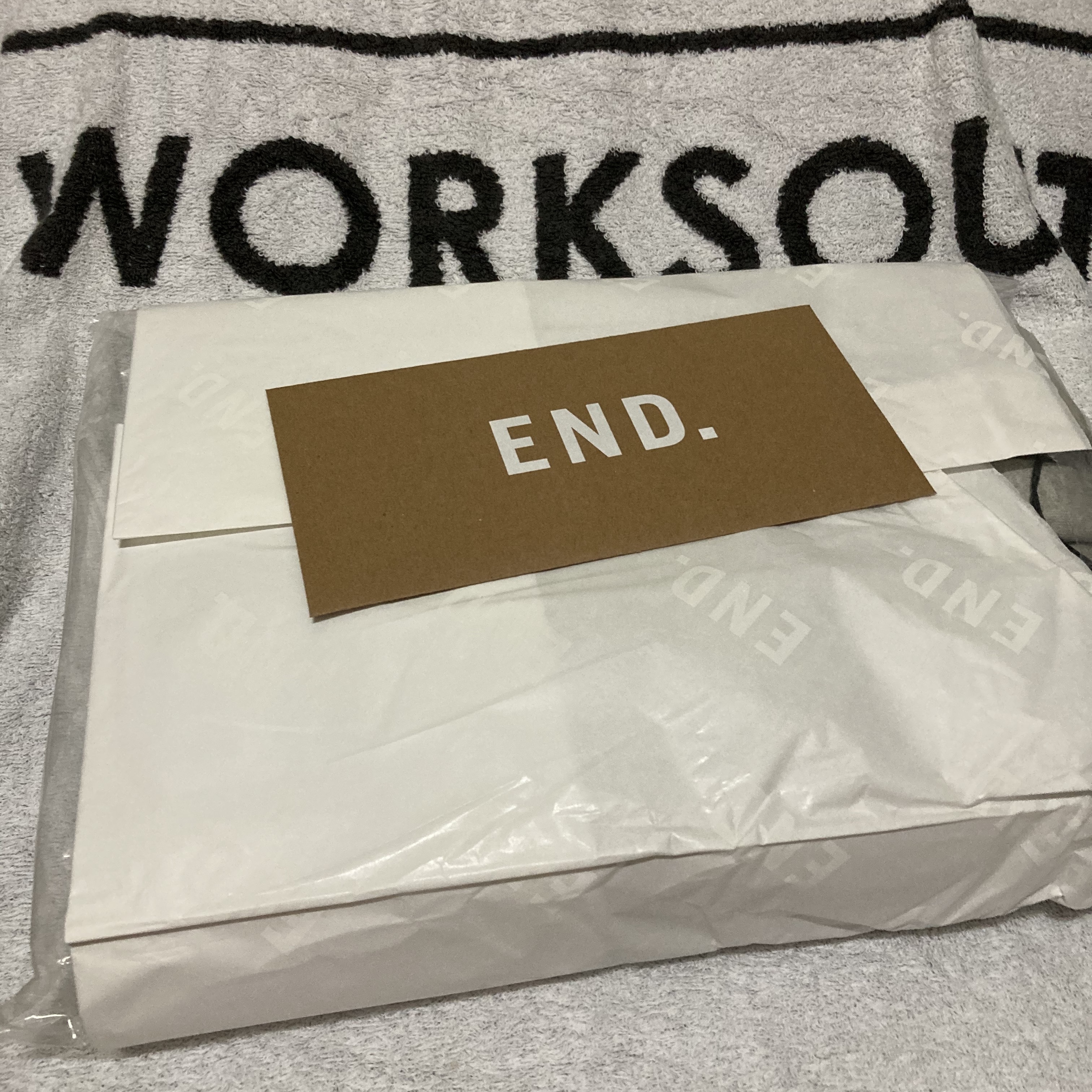 Essentials Pull-Over Crewneck Sweatshirt Taupe - 21SS, Essentials Long Sleeve T-Shirt Cream - 21SS 착용 스타일 - 2