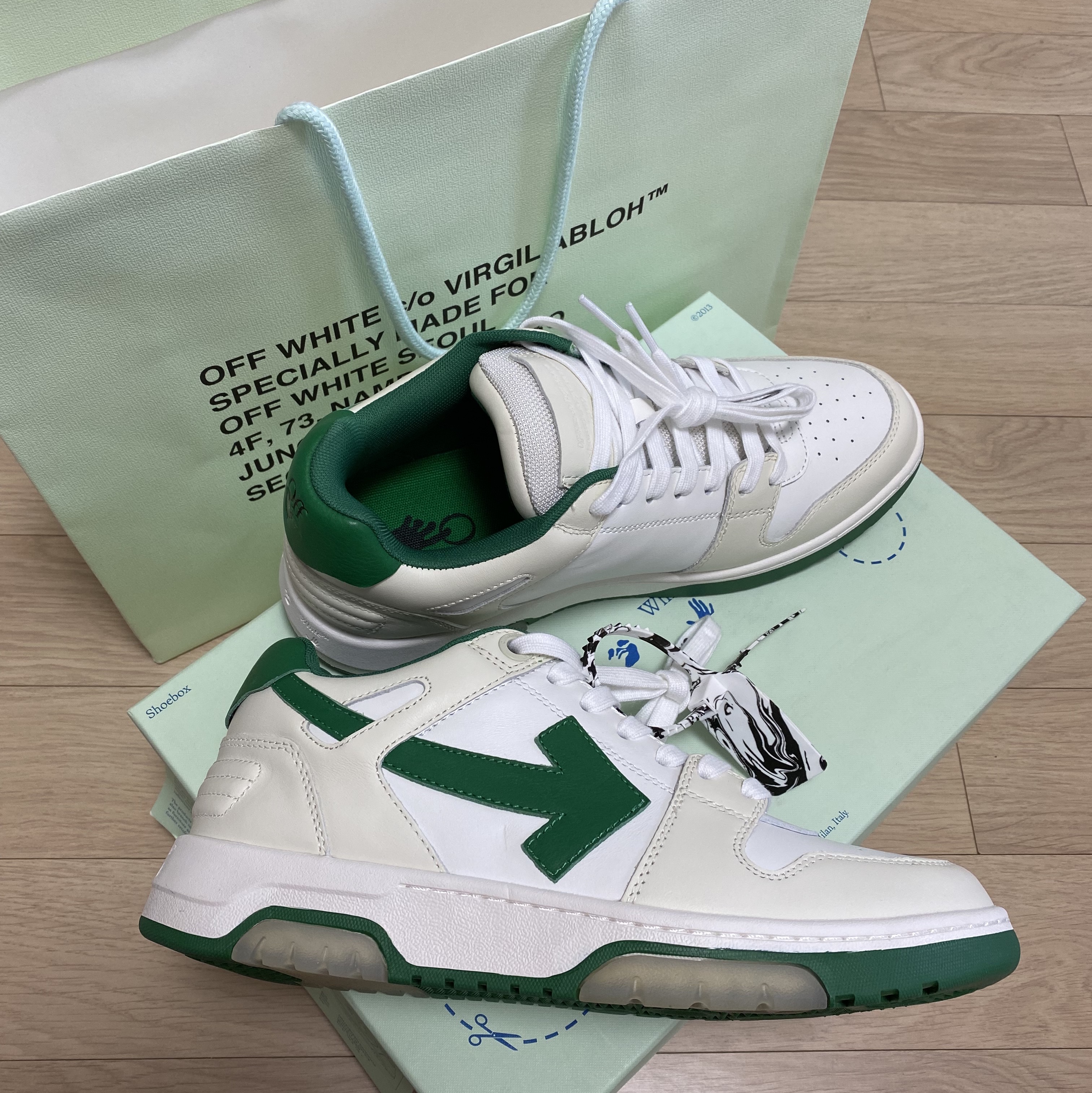 Off-White Out Of Office OOO Sneakers White Green - 21SS 착용 스타일 - 4