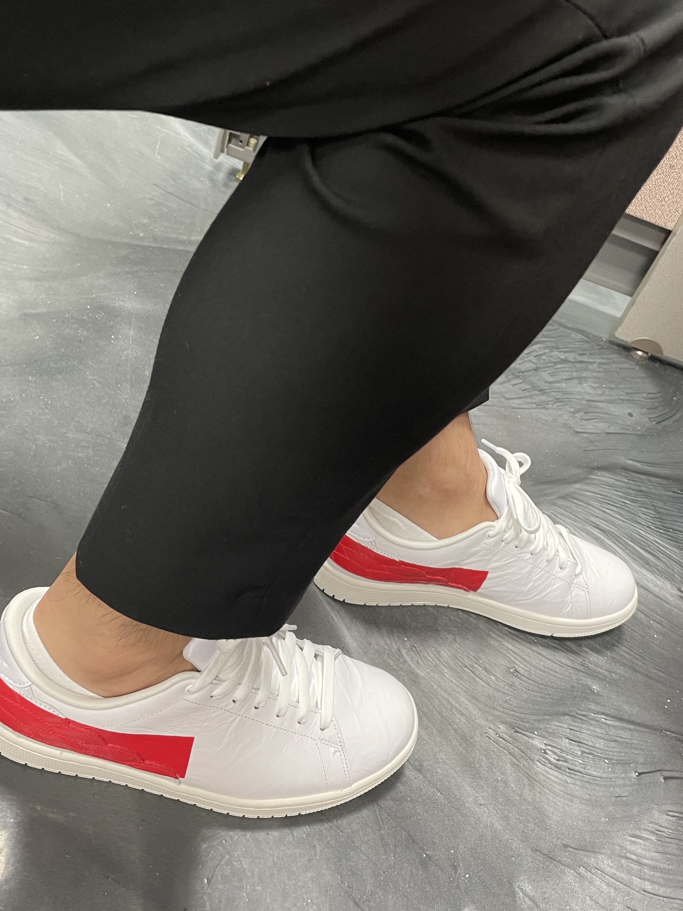 Jordan 1 Centre Court White University Red 착용 스타일 - 1