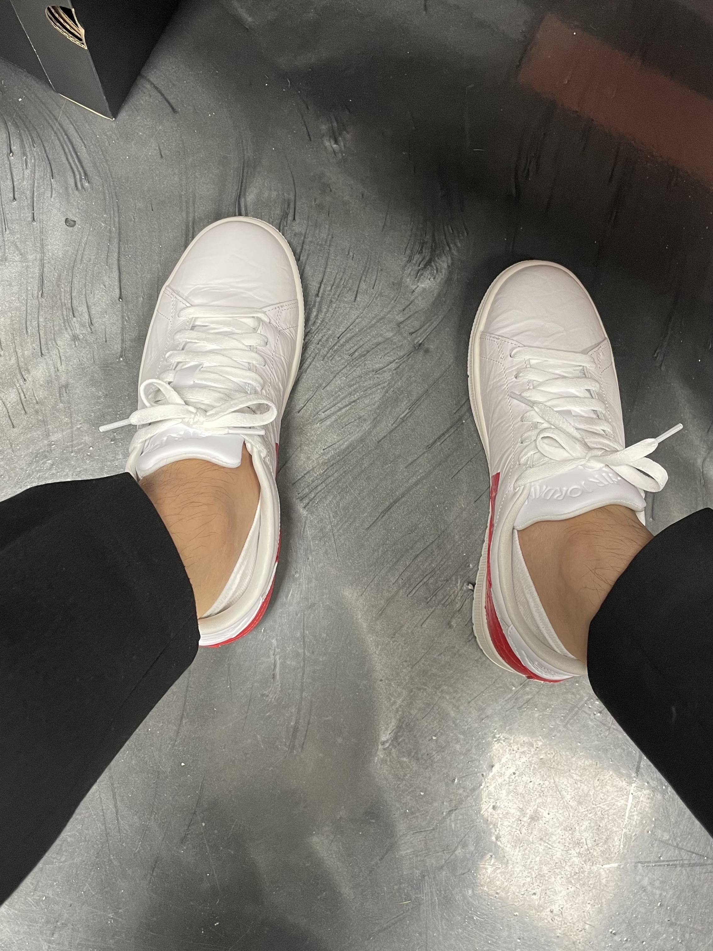 Jordan 1 Centre Court White University Red 착용 스타일 - 3