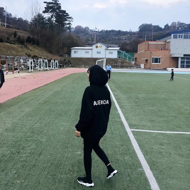 (W) Balenciaga Speed Trainer Black White 2020 착용 스타일