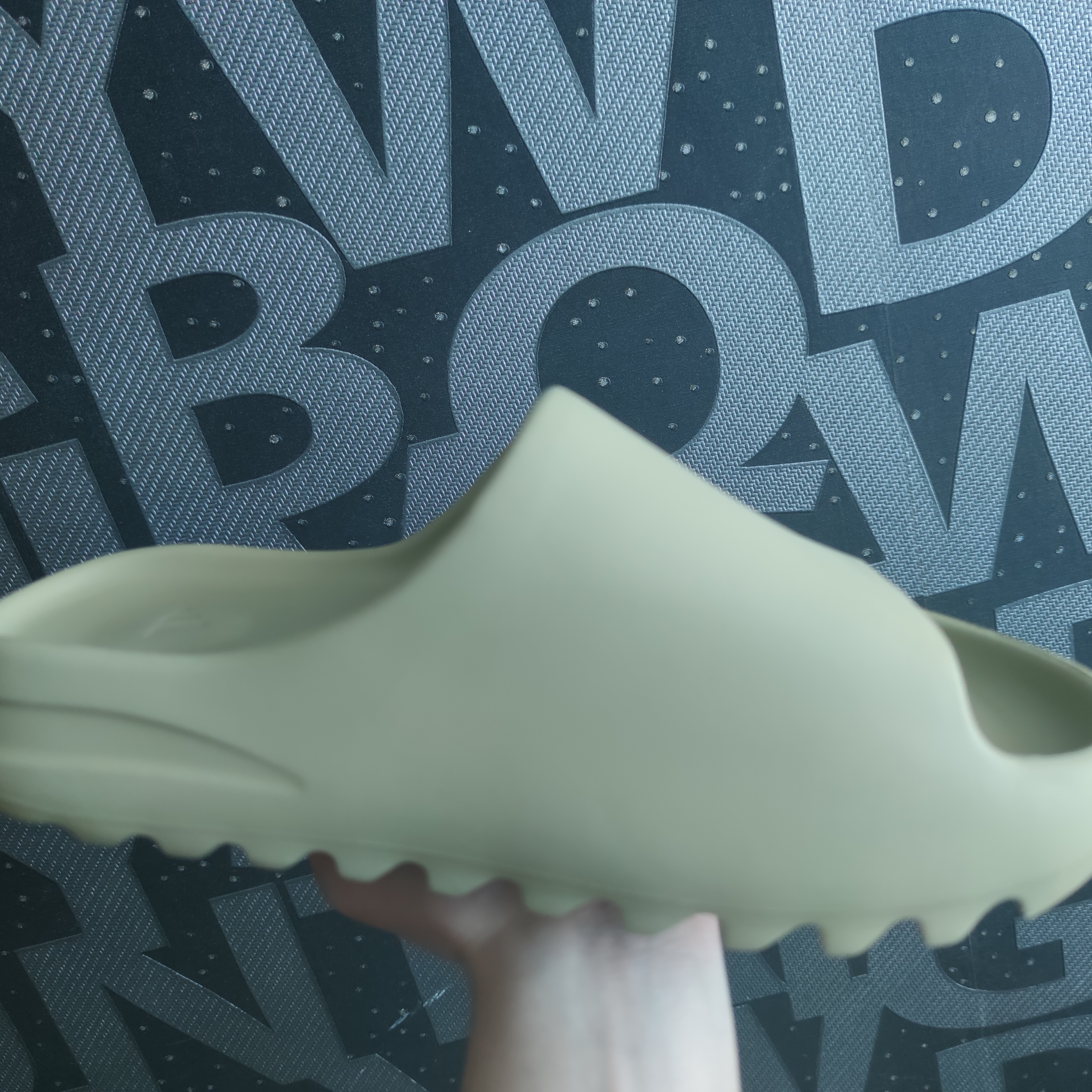 Adidas Yeezy Slide Resin 2021 착용 스타일 - 2