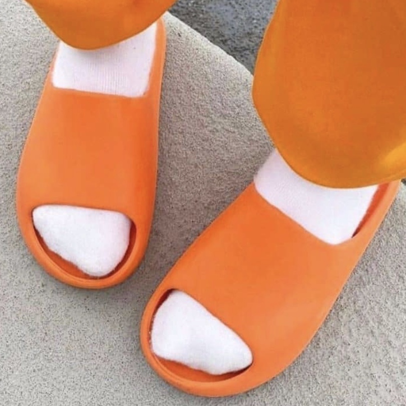 Adidas Yeezy Slide Pure, Adidas Yeezy Slide Resin 2021 착용 스타일 - 5