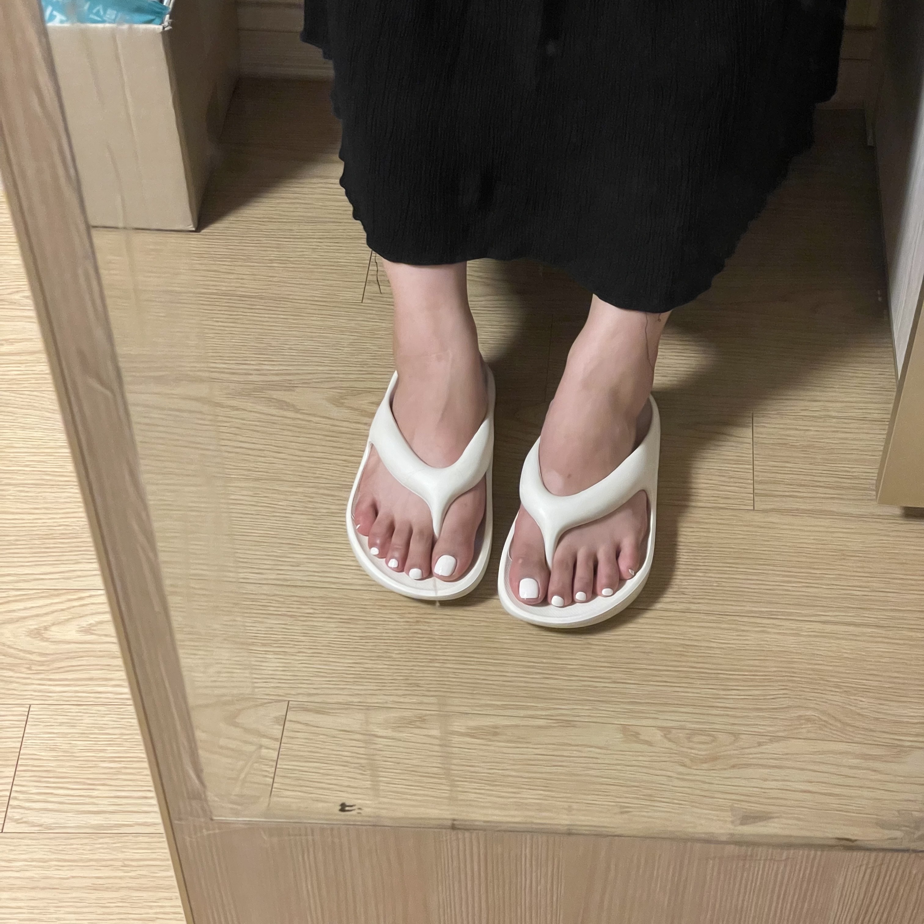 New Balance x Taw&Toe Flip Flop Ivory 착용 스타일 - 3