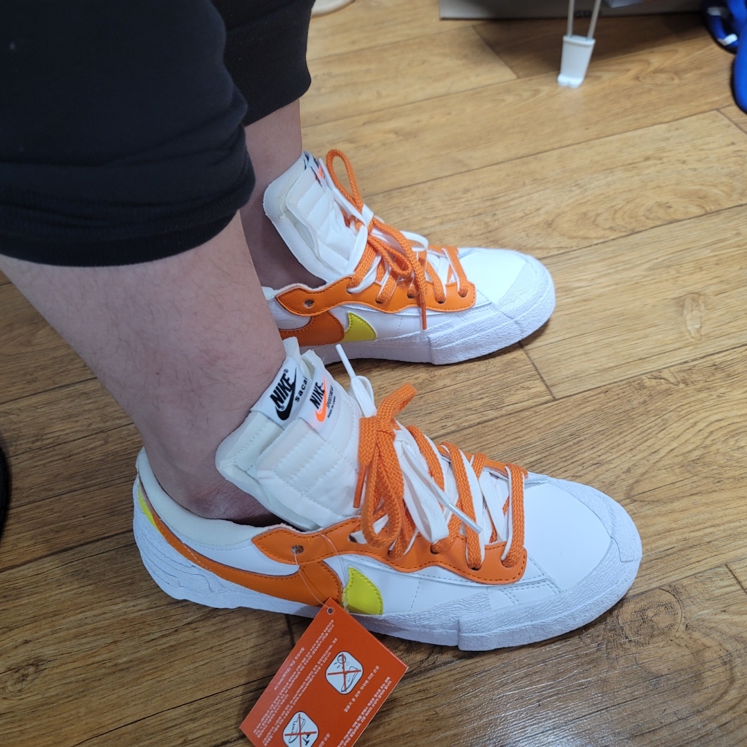 Nike x Sacai Blazer Low Magma Orange 착용 스타일 - 2