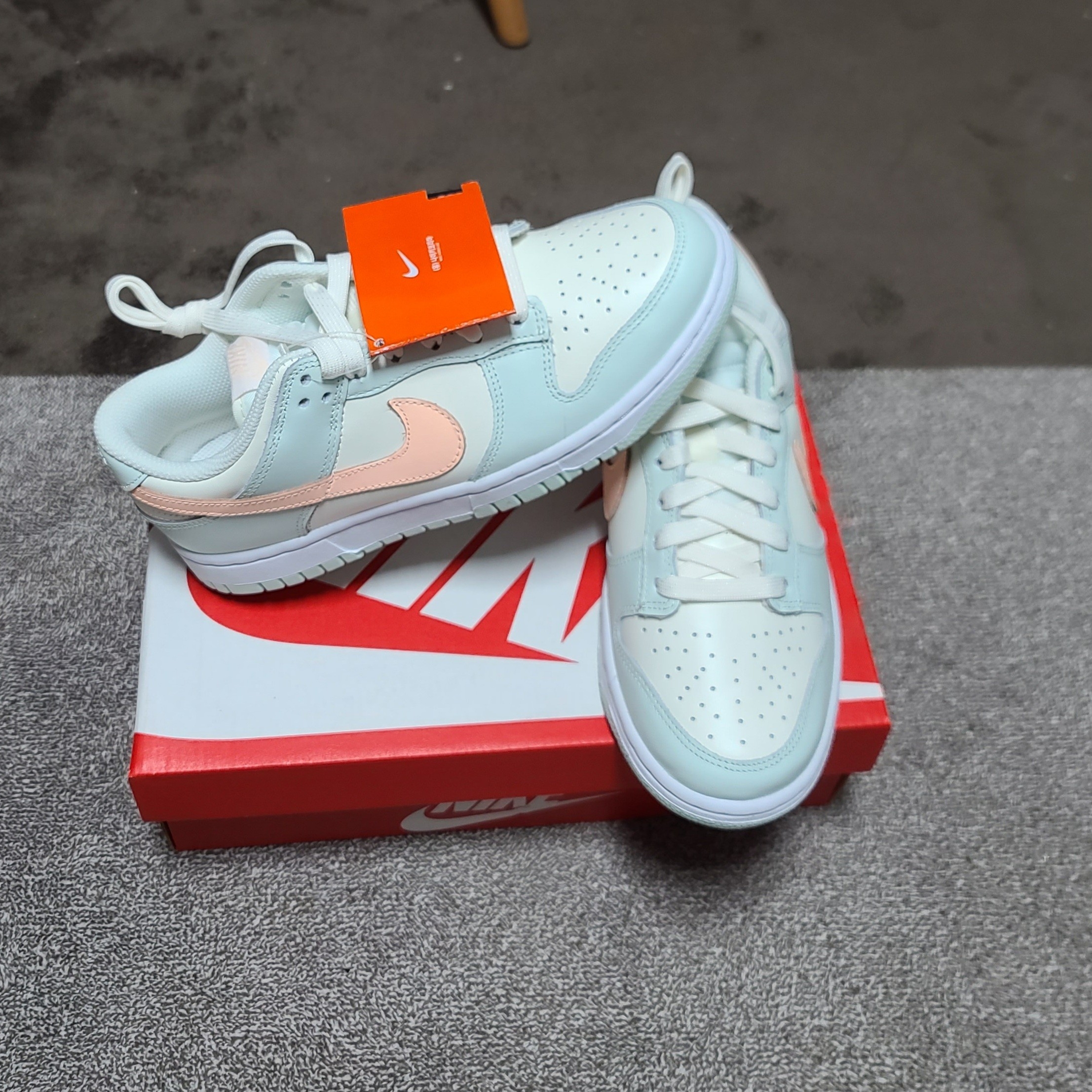 (W) Nike Dunk Low Barely Green 착용 스타일