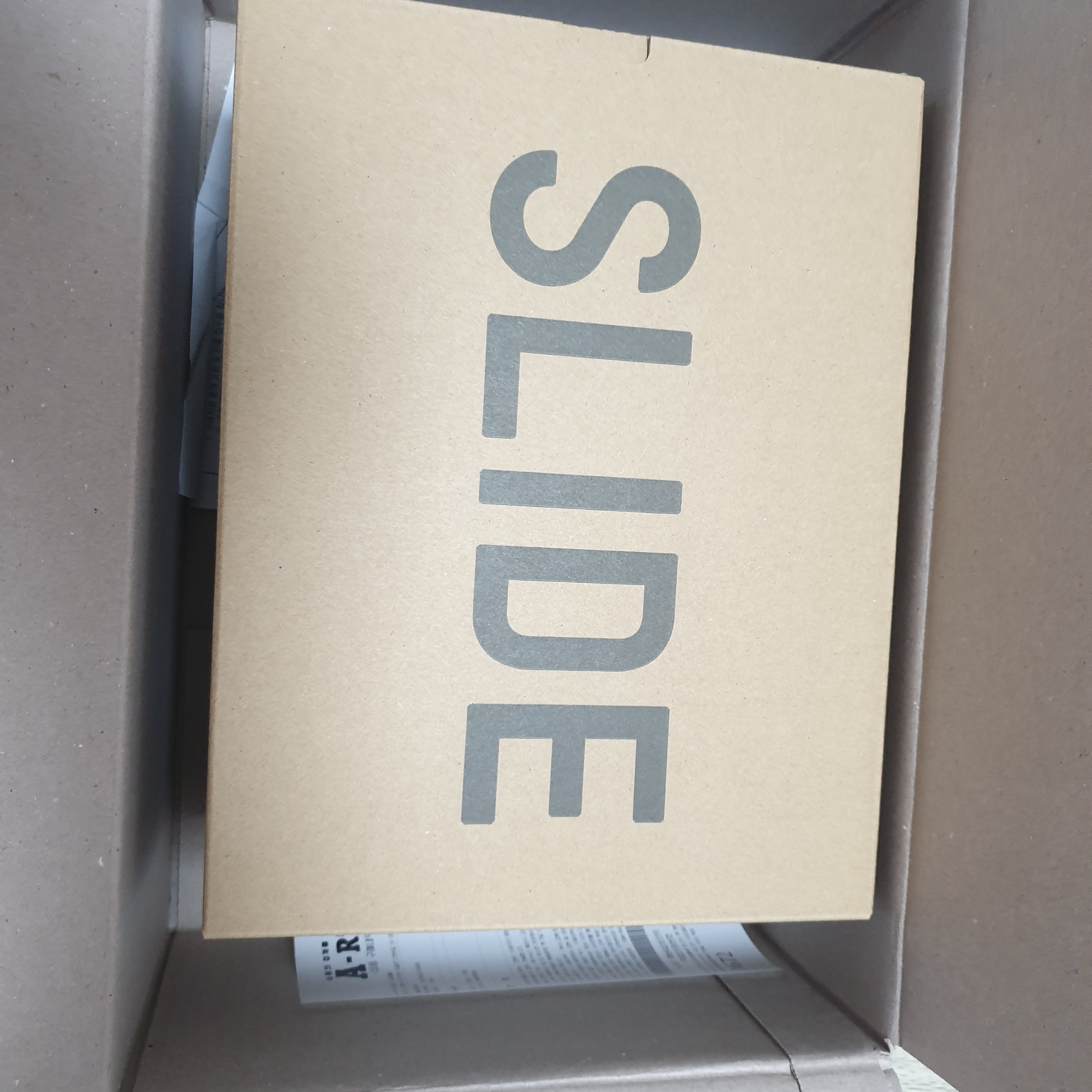 Adidas Yeezy Slide Pure 착용 스타일 - 1